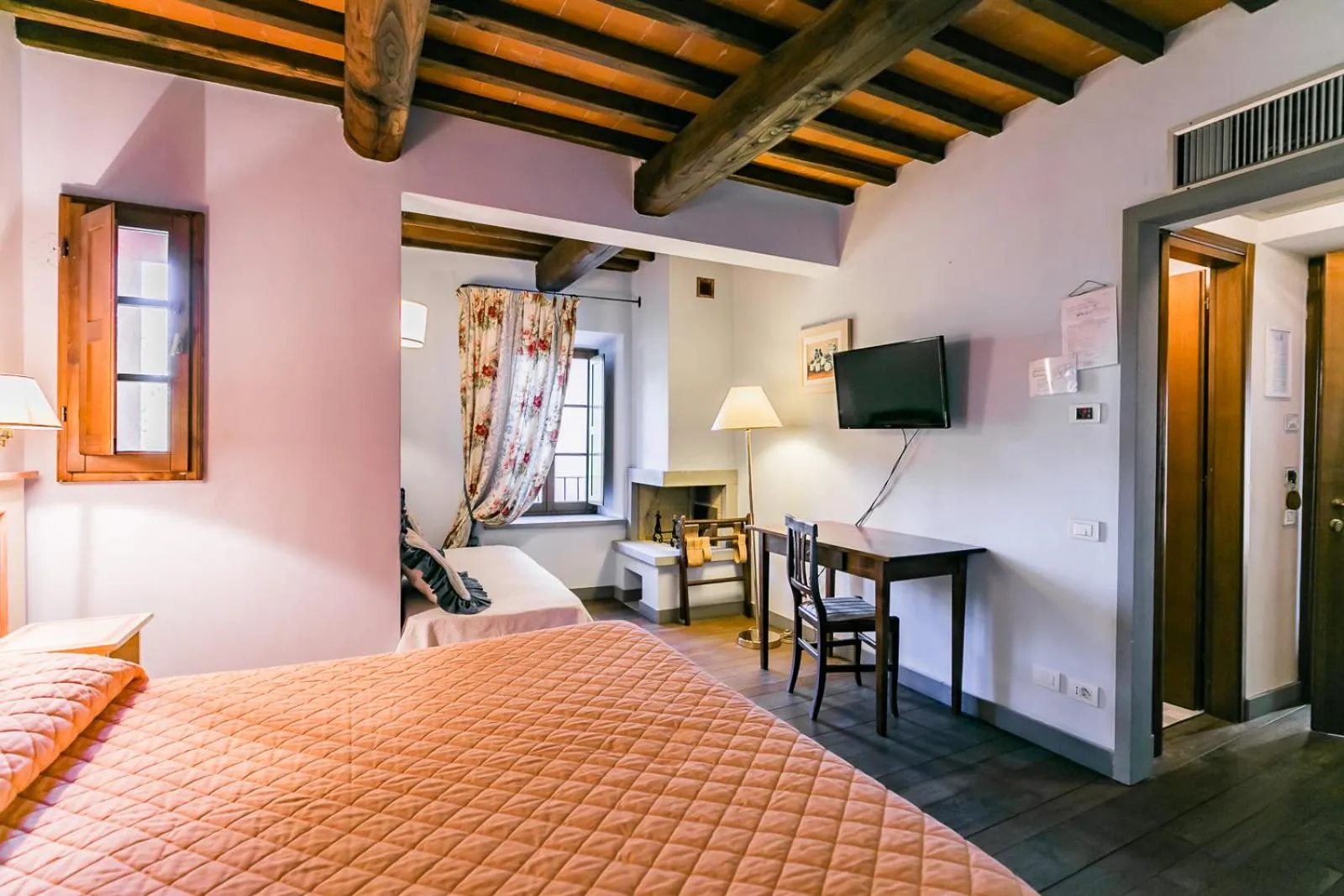 Photo of the whole room, Bed in Le Fonti A San Giorgio