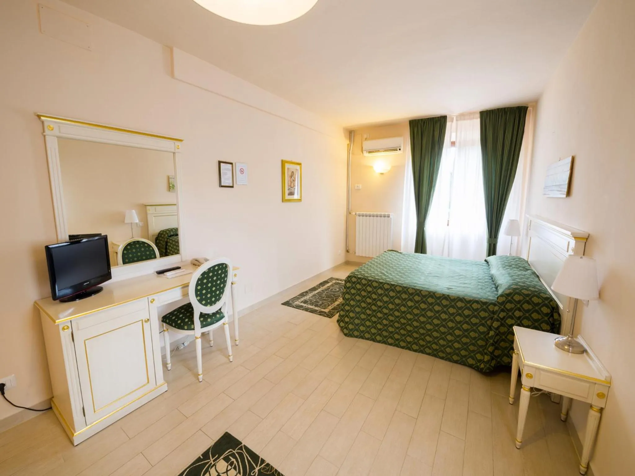 TV and multimedia, Bed in Cascina De' Fagiolari