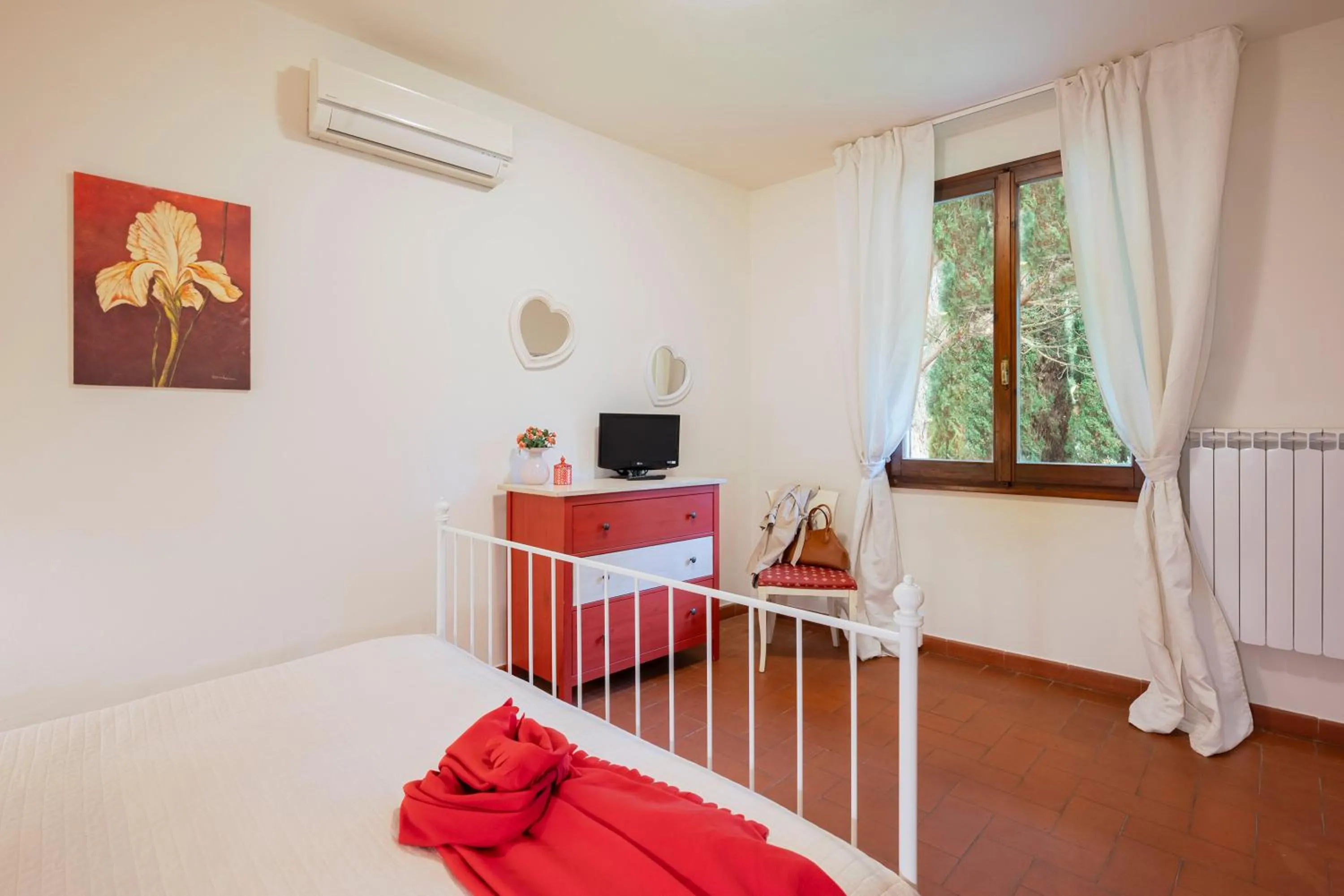 Communal lounge/ TV room, Bed in Cascina De' Fagiolari