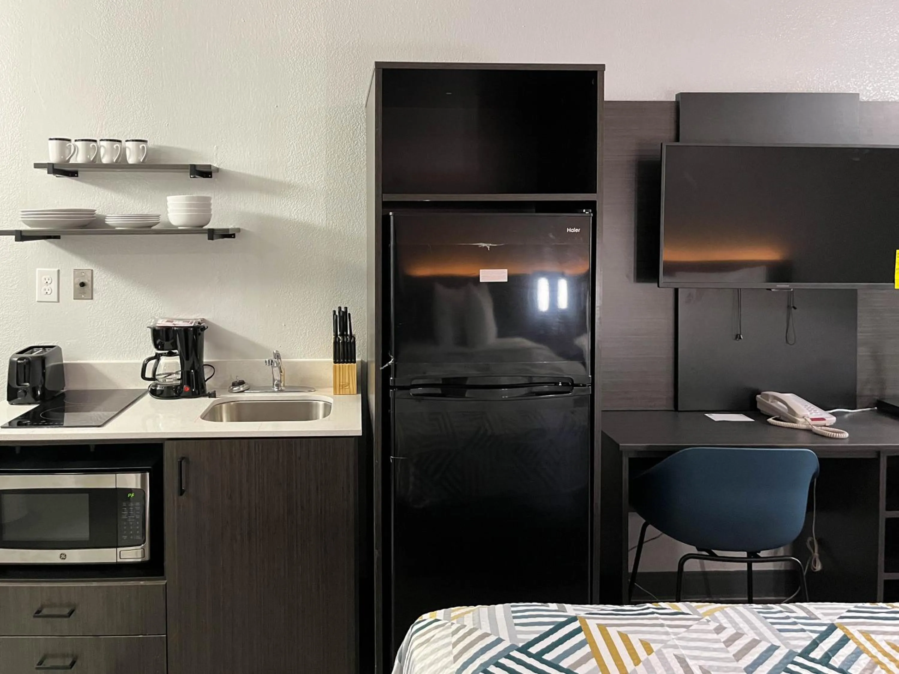 Kitchen or kitchenette in Studio 6 Bay Minette AL