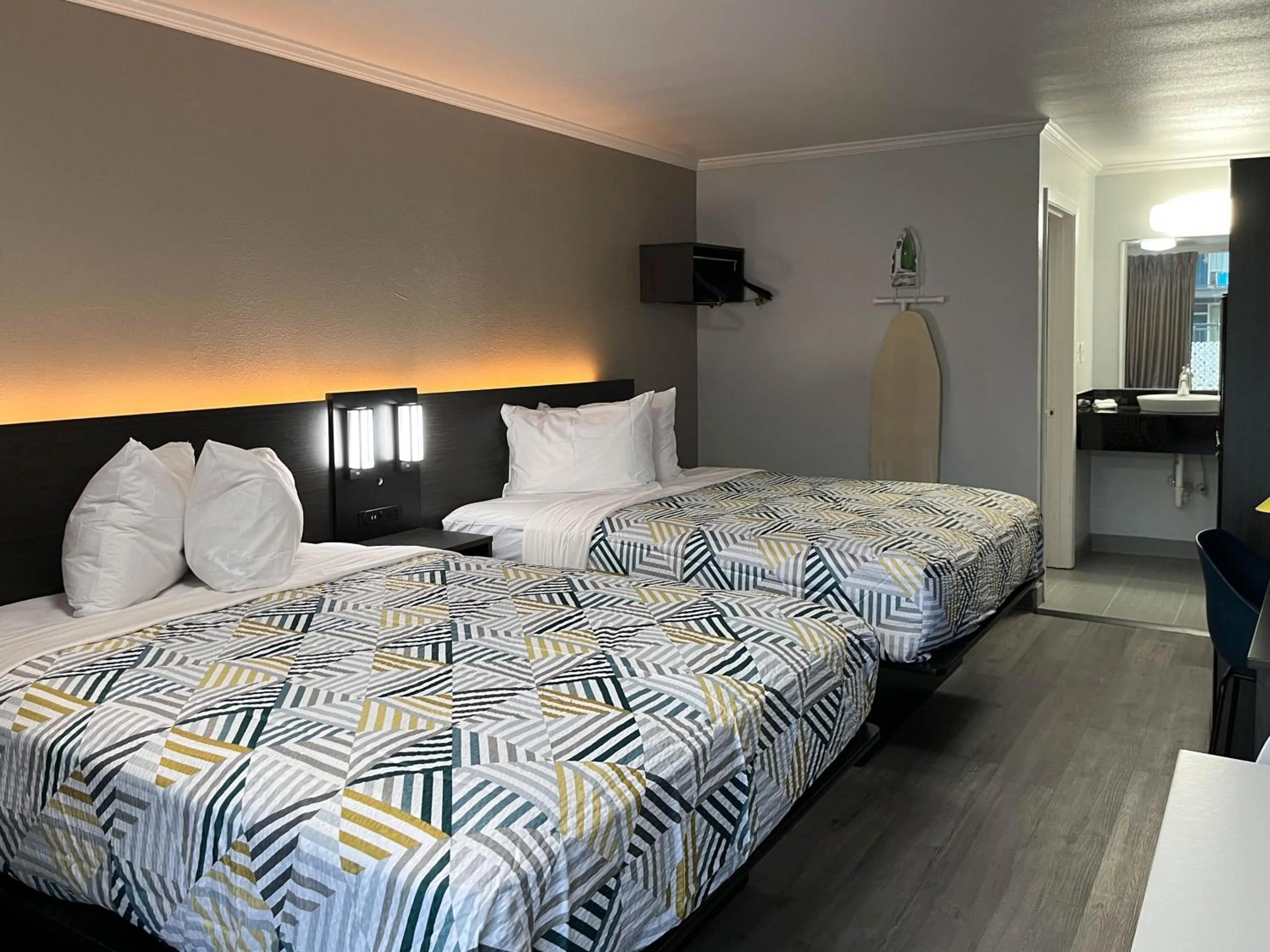 Photo of the whole room, Bed in Studio 6 Bay Minette AL