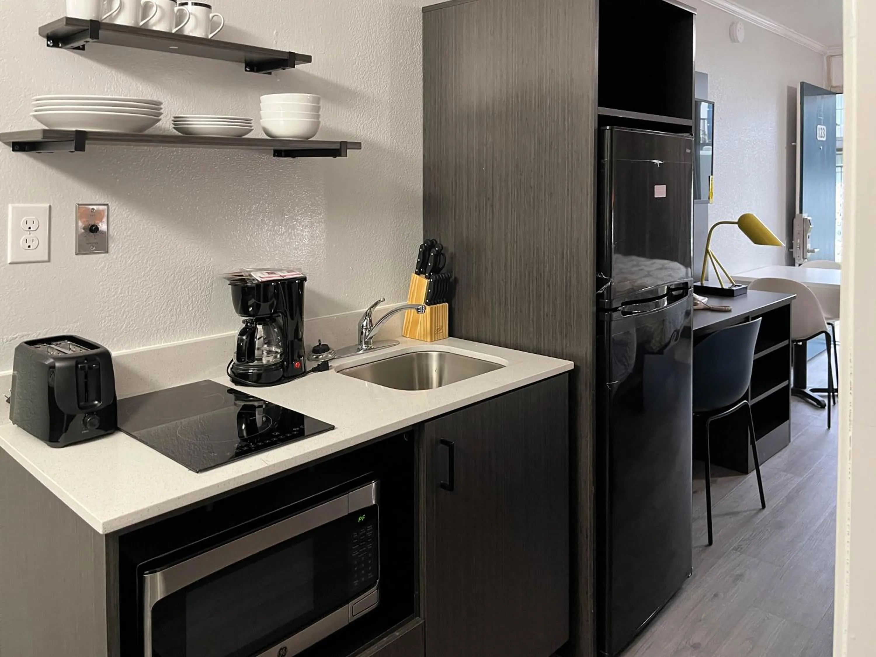 Kitchen or kitchenette in Studio 6 Bay Minette AL