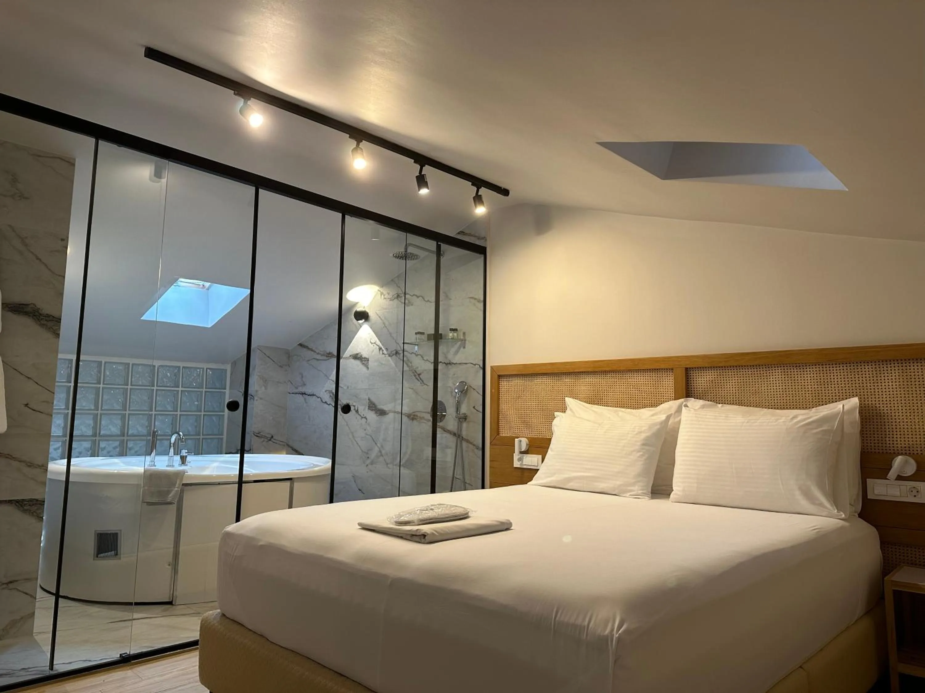 Bedroom, Bed in Belle Athenes - Luxury Rooms at Monastiraki Railway Station