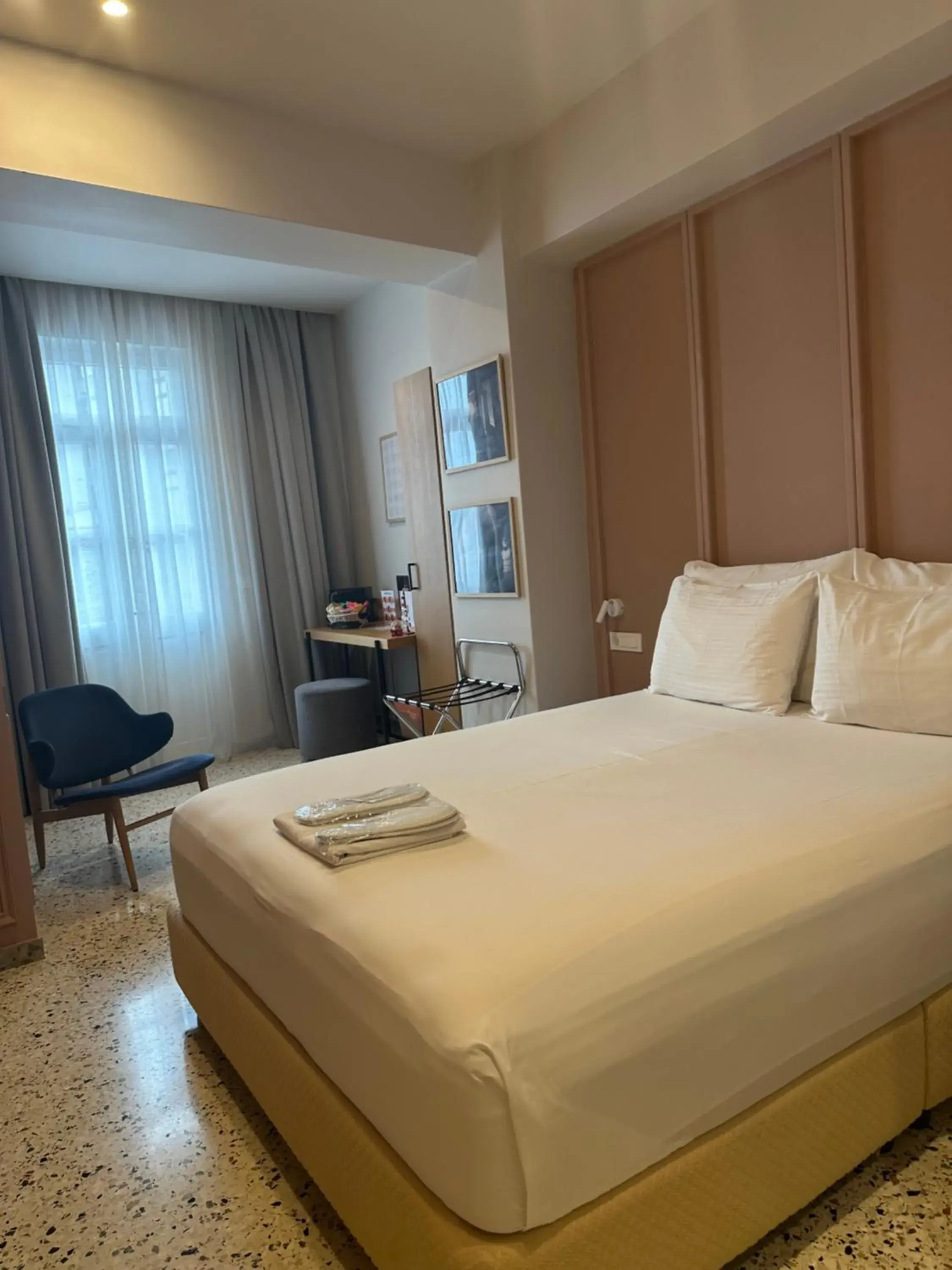 Deluxe Double Room with Balcony in Belle Athenes - Luxury Rooms at Monastiraki Railway Station Deluxe Double Room with Balcony in Belle Athenes - Luxury Rooms at Monastiraki Railway Station