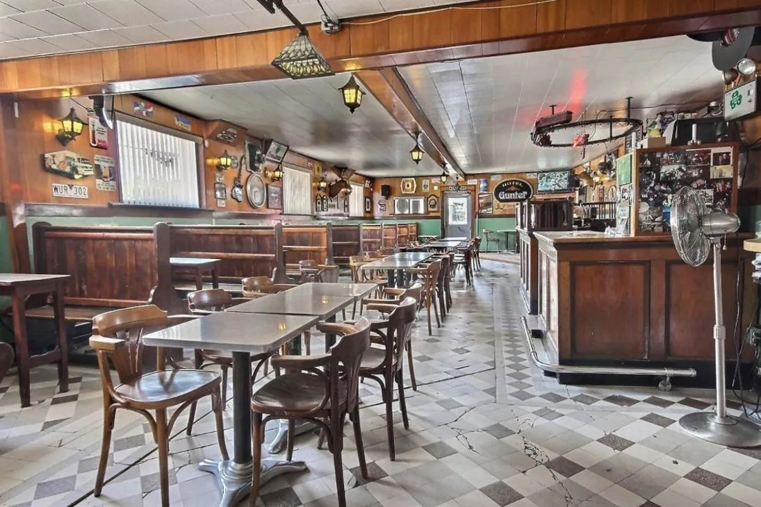 Lounge or bar in Grand Central Hotel Richmond