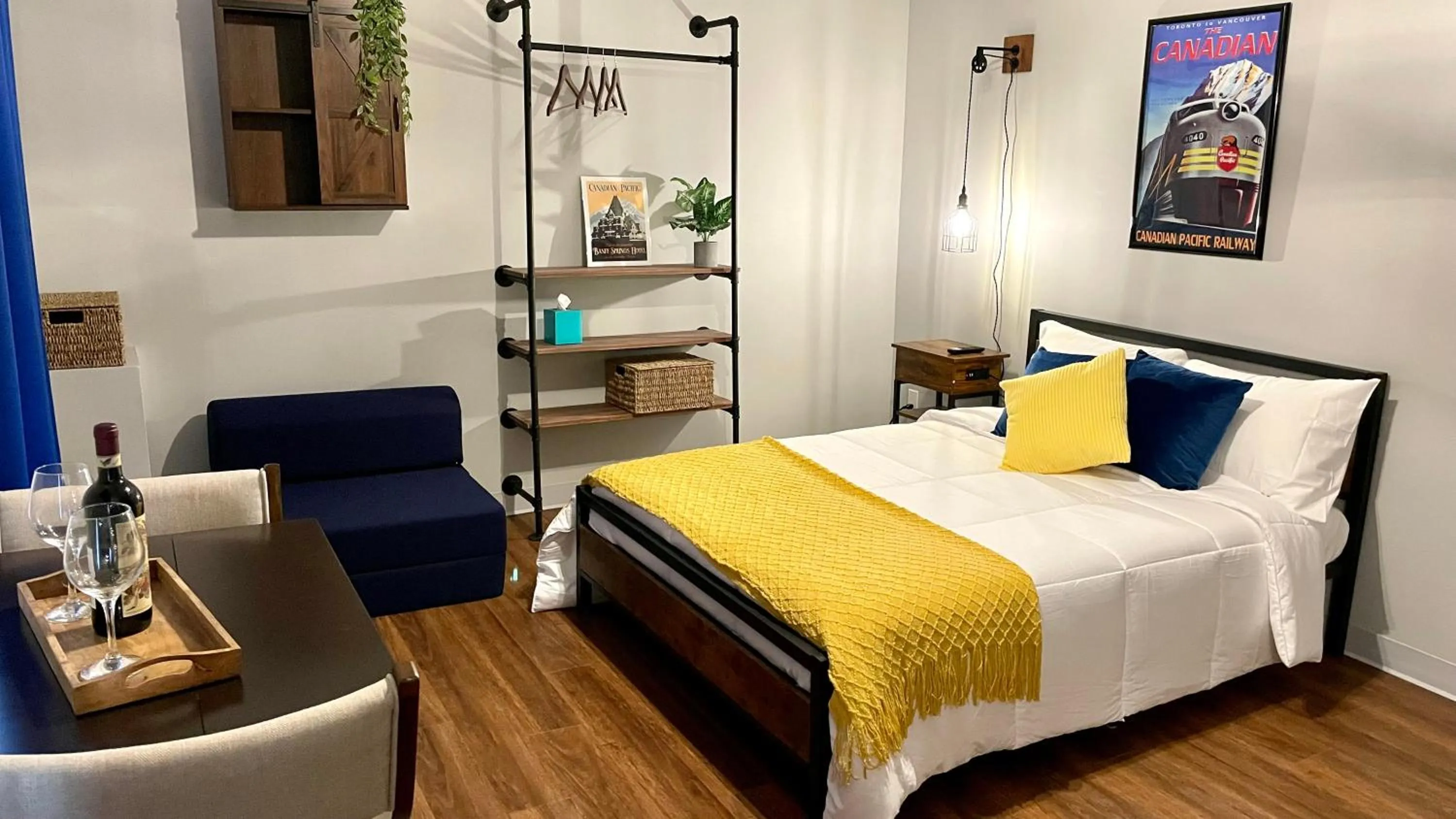 Photo of the whole room, Bed in Grand Central Hotel Richmond