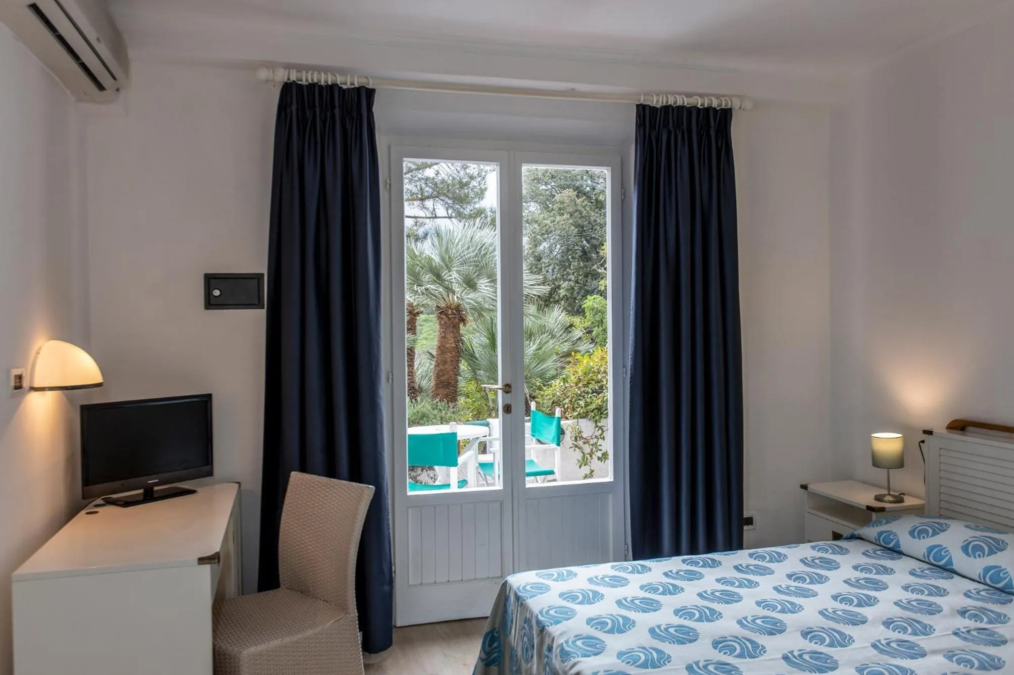 Patio, Bed in Hotel Valle Verde