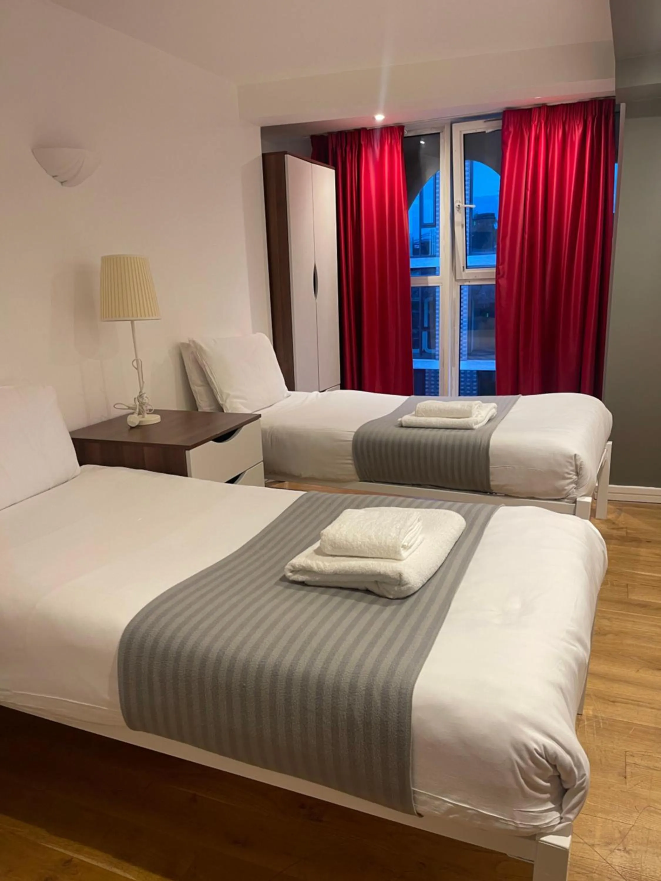 Photo of the whole room, Bed in 62-66 Farringdon Apartments