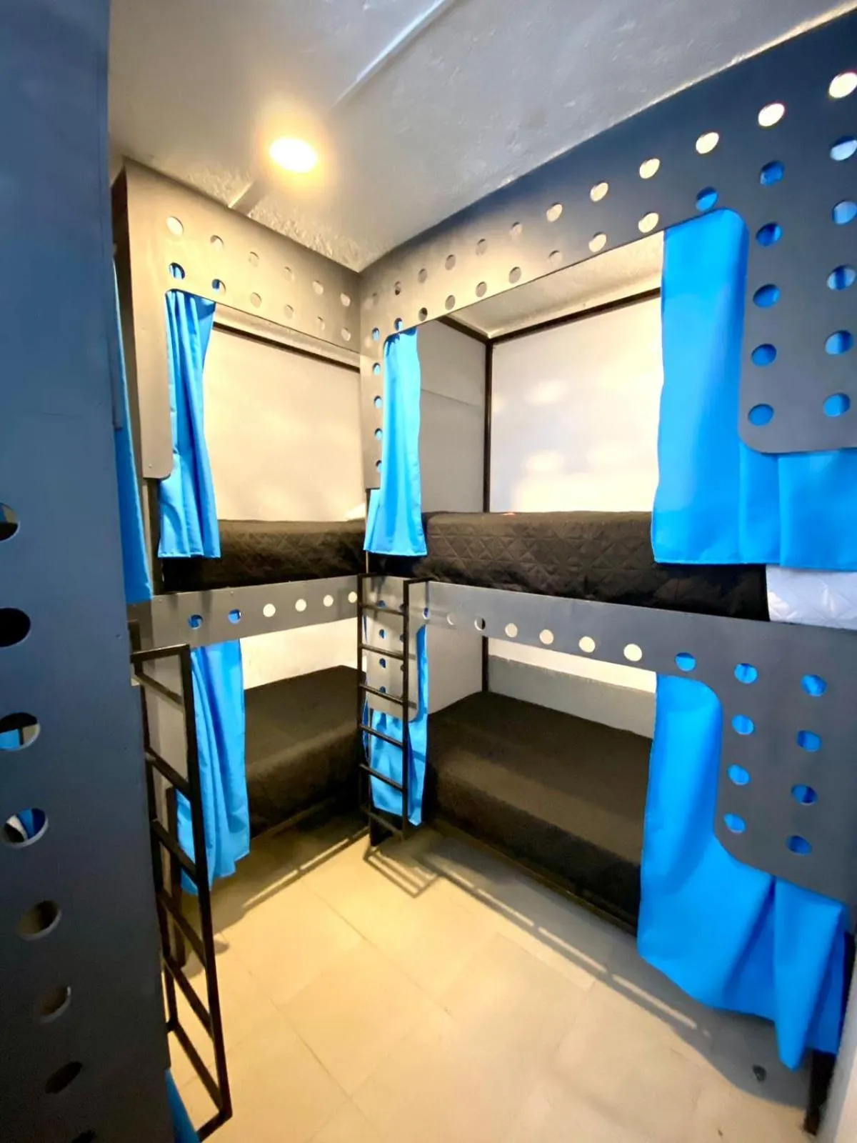 bunk bed, Bed in ROOMIES HOSTEL Parque México