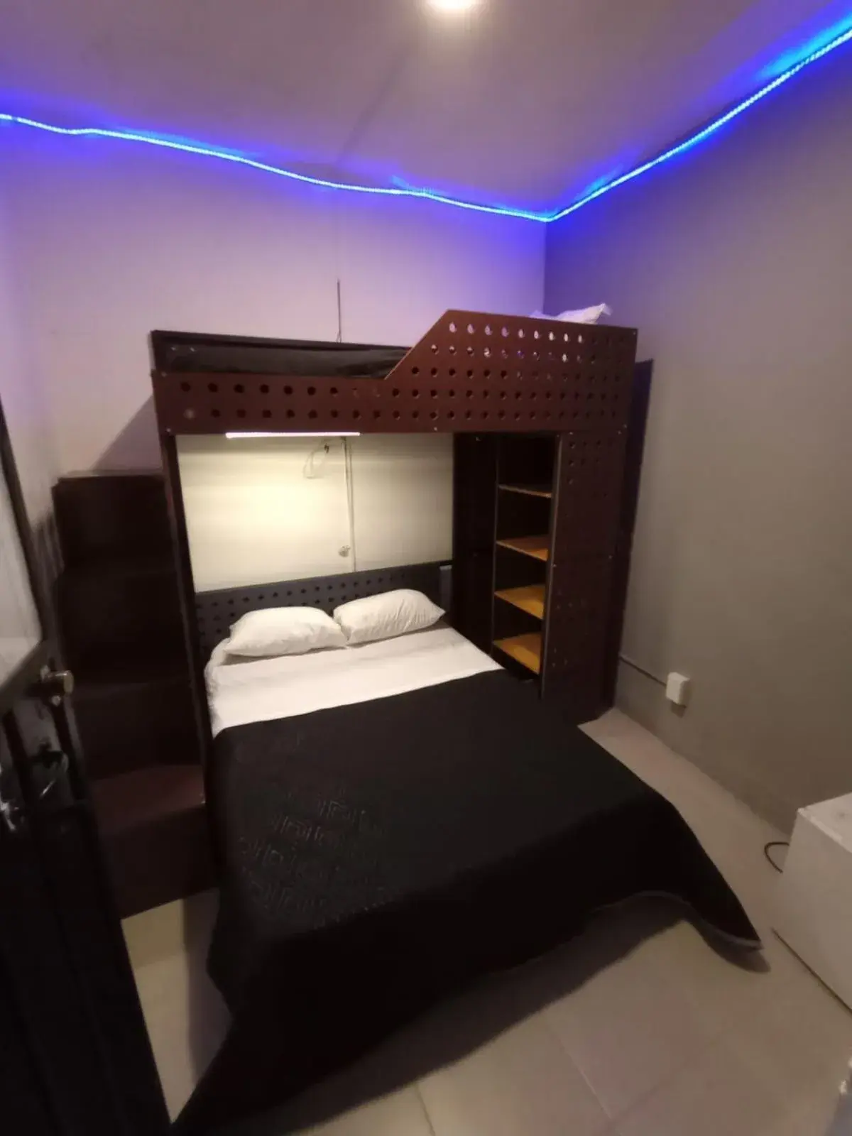 Basic Triple Room with Shared Bathroom in ROOMIES HOSTEL Parque México Basic Triple Room with Shared Bathroom in ROOMIES HOSTEL Parque México