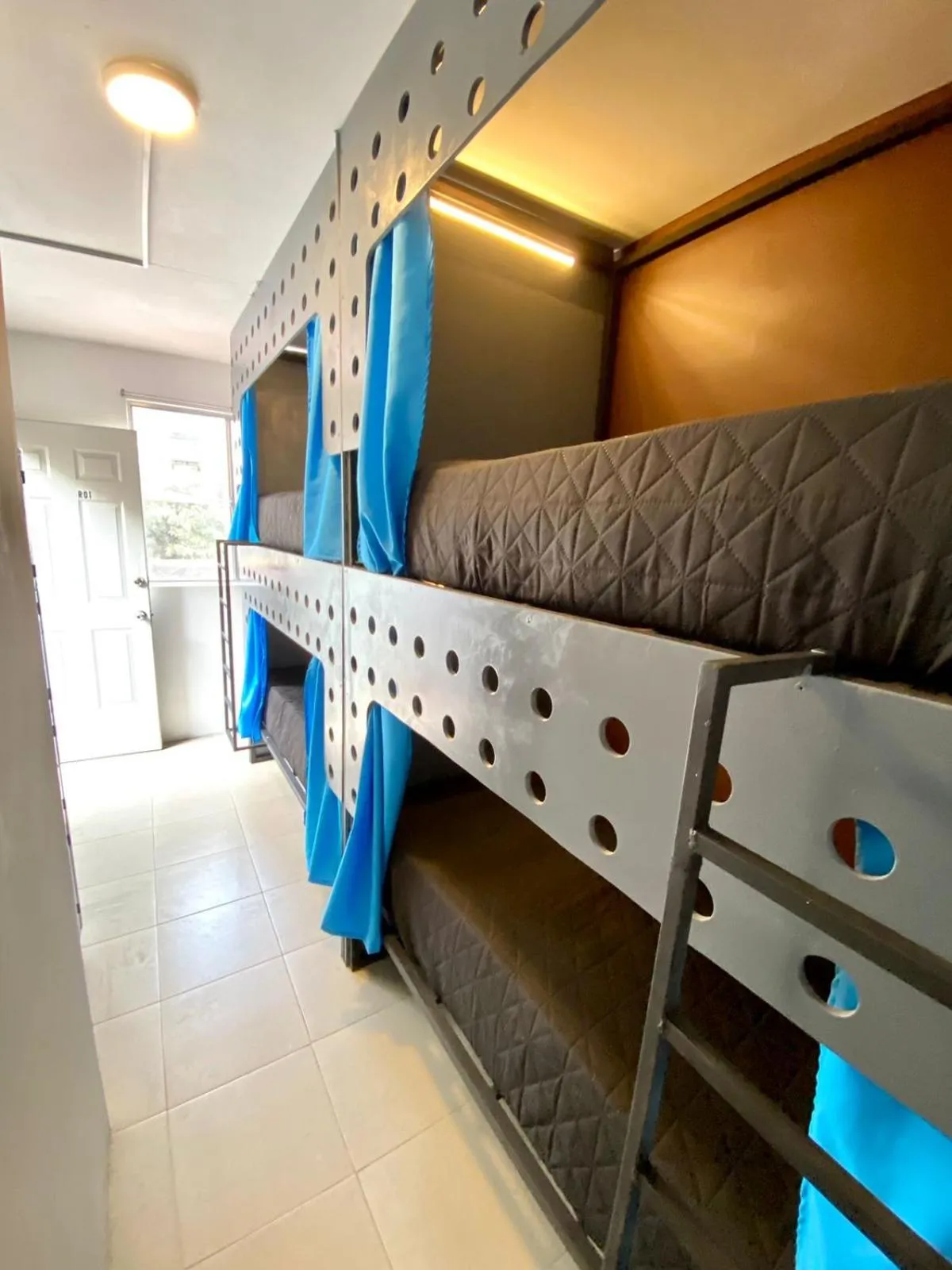 bunk bed, Bed in ROOMIES HOSTEL Parque México