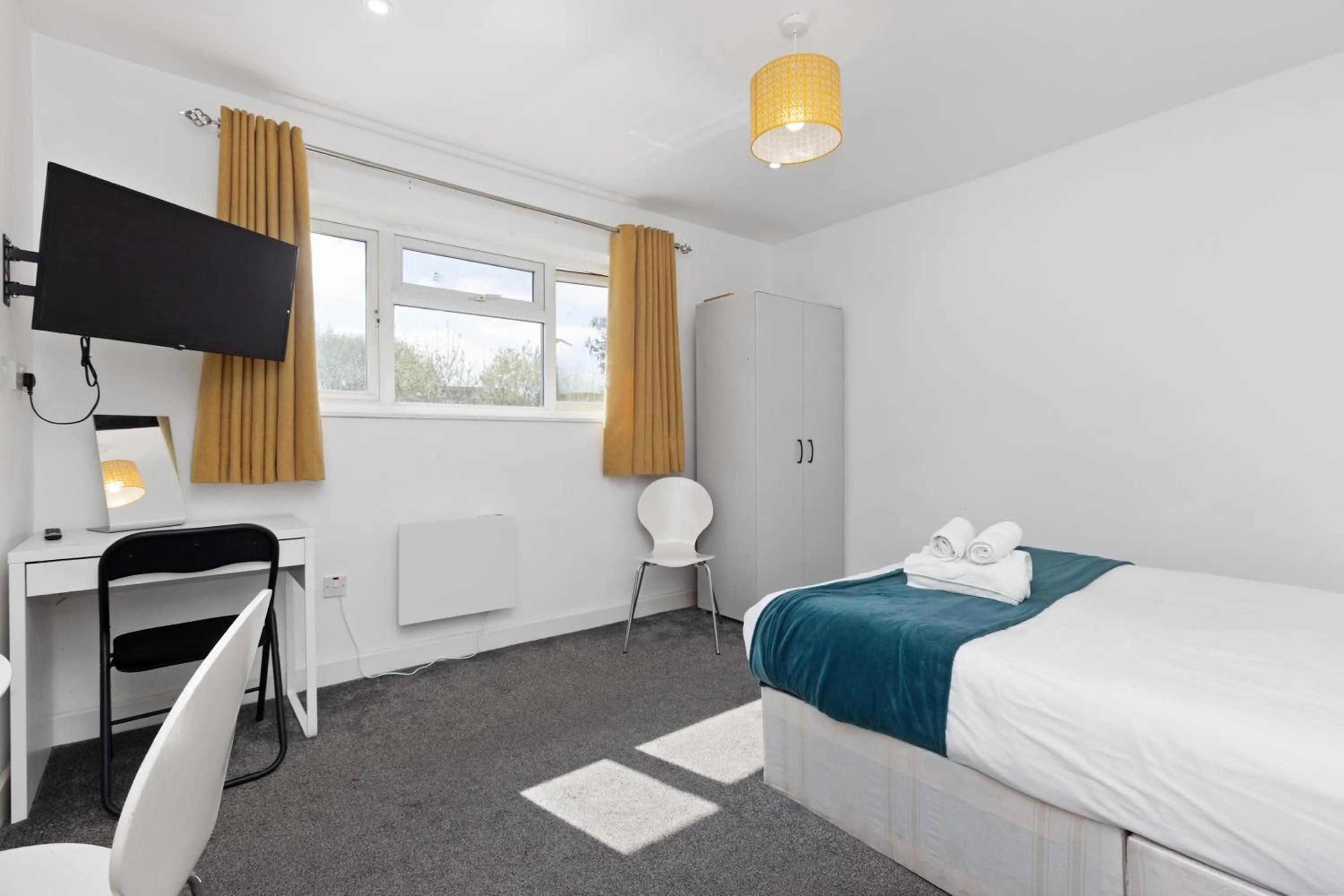 Bed in Apartment - Sleeps 5 & Free Parking