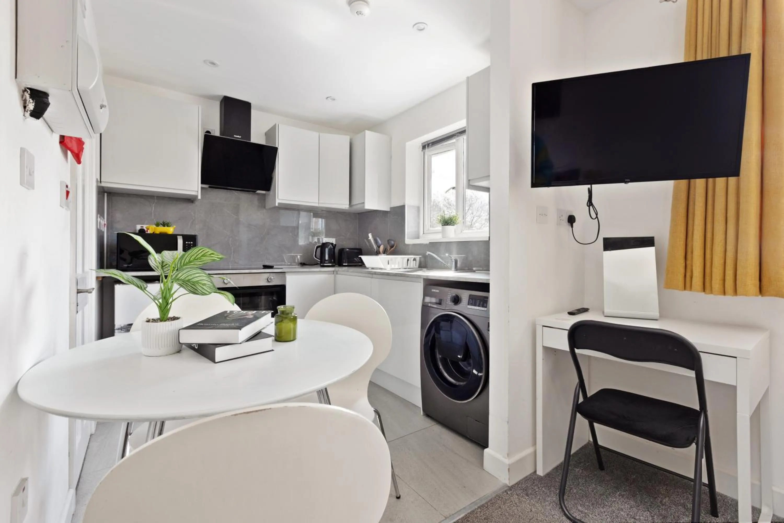Apartment - Sleeps 5 & Free Parking