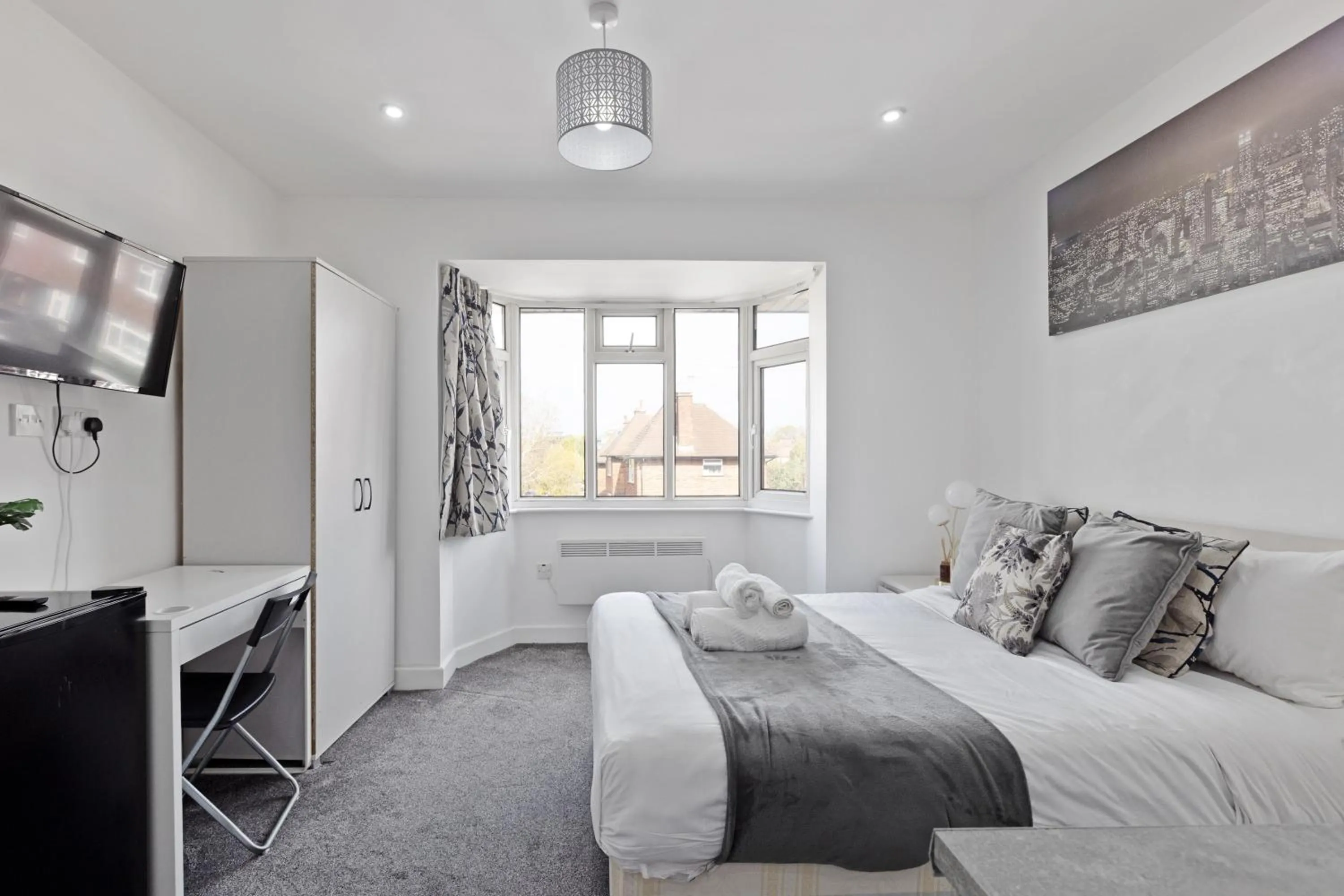 Bed in Apartment - Sleeps 5 & Free Parking