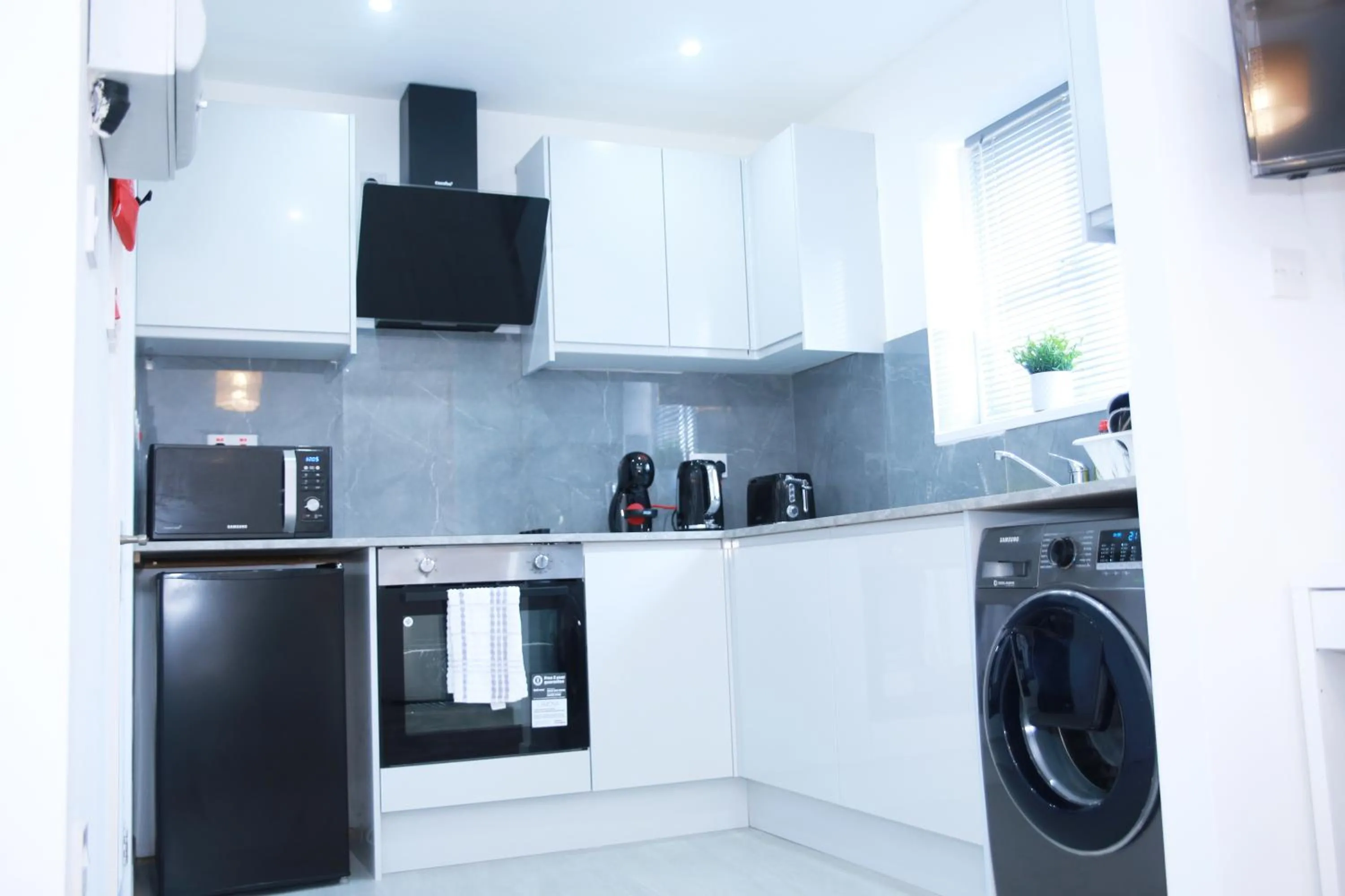 Kitchen or kitchenette in Apartment - Sleeps 5 & Free Parking