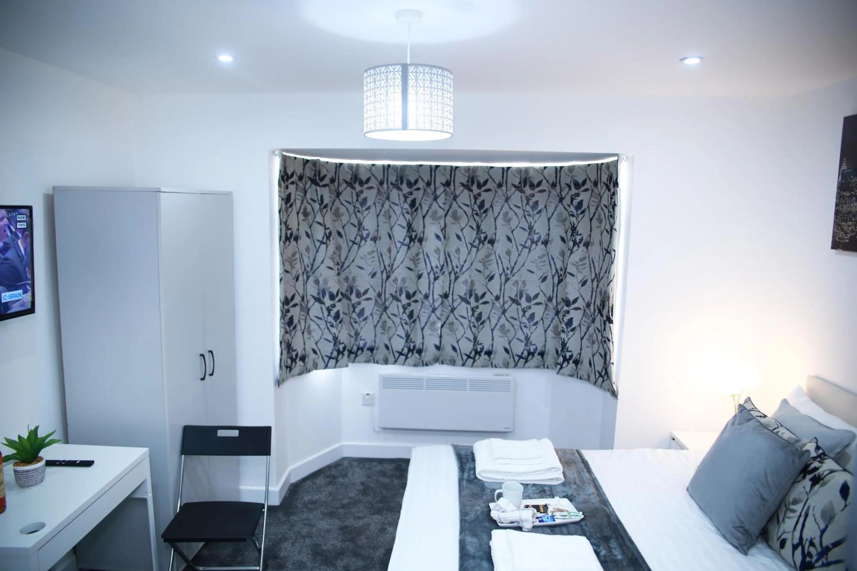 Bedroom, Bed in South Harrow Apartment