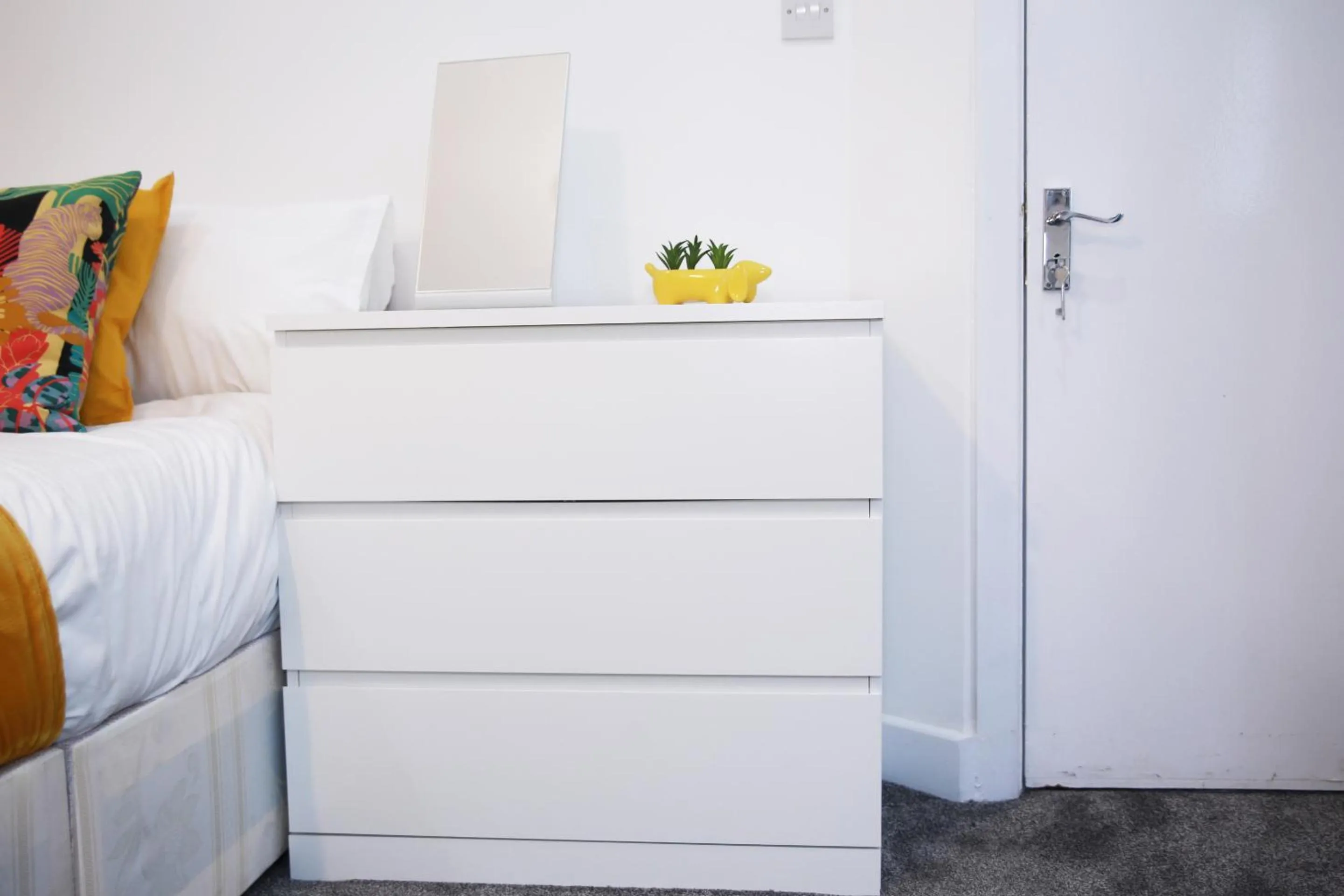 Bedroom, Bed in South Harrow Apartment