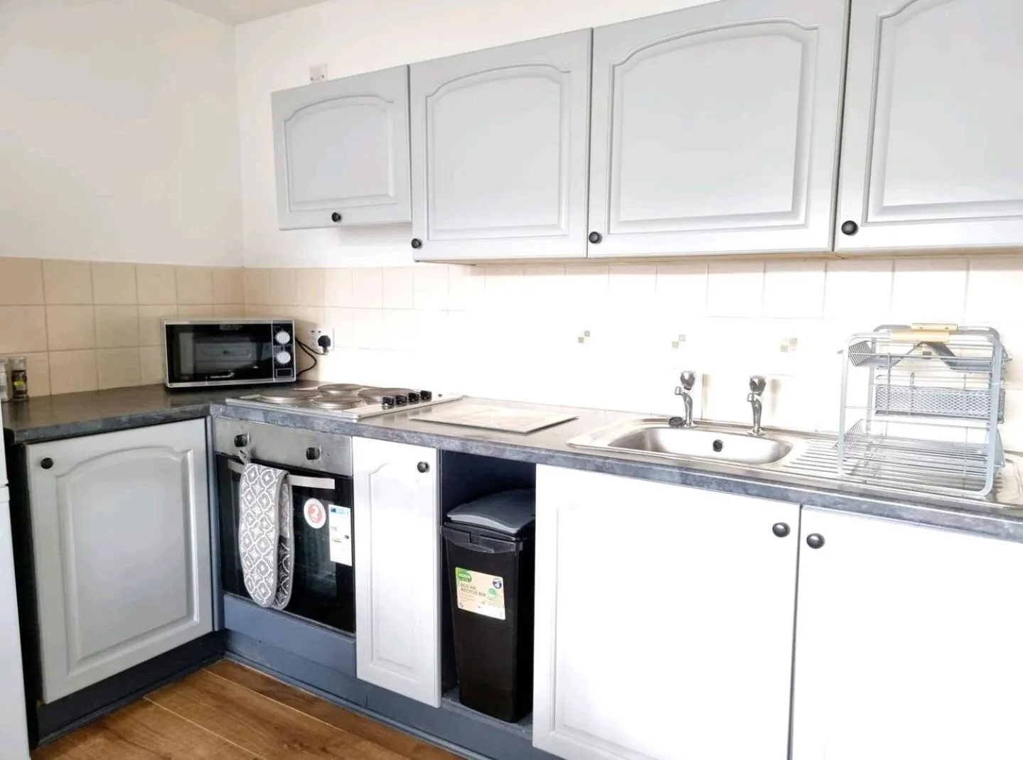 Two Bed Holiday Home with Free Parking in Inverness
