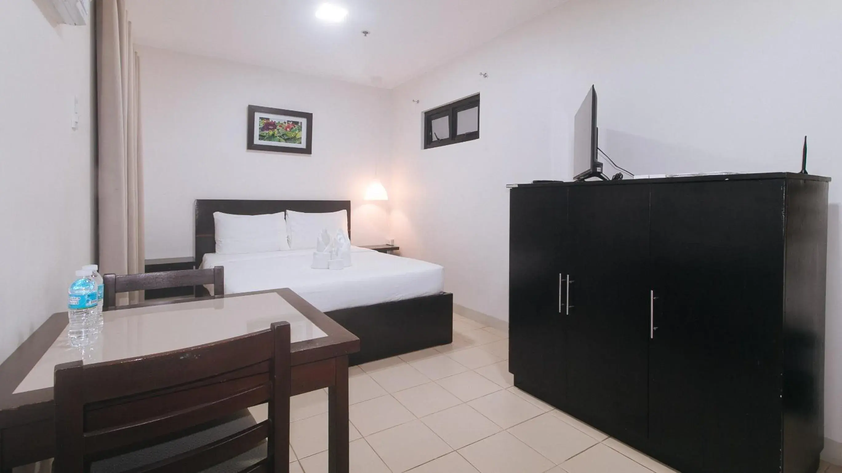 Superior Double Room in Propiedad Residences Makati Superior Double Room in Propiedad Residences Makati