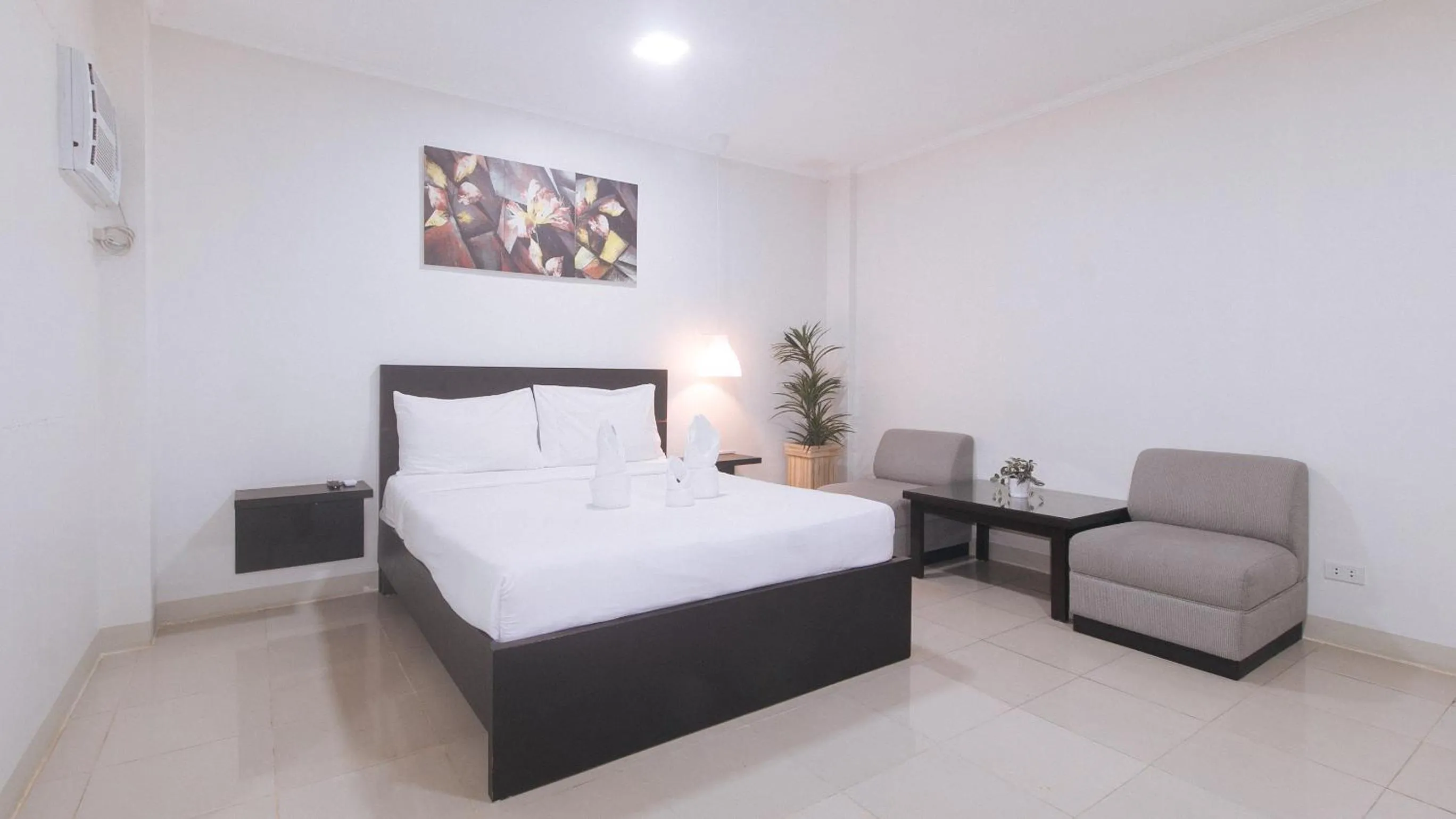 Bed in UrbanView at Evangelista Street Makati