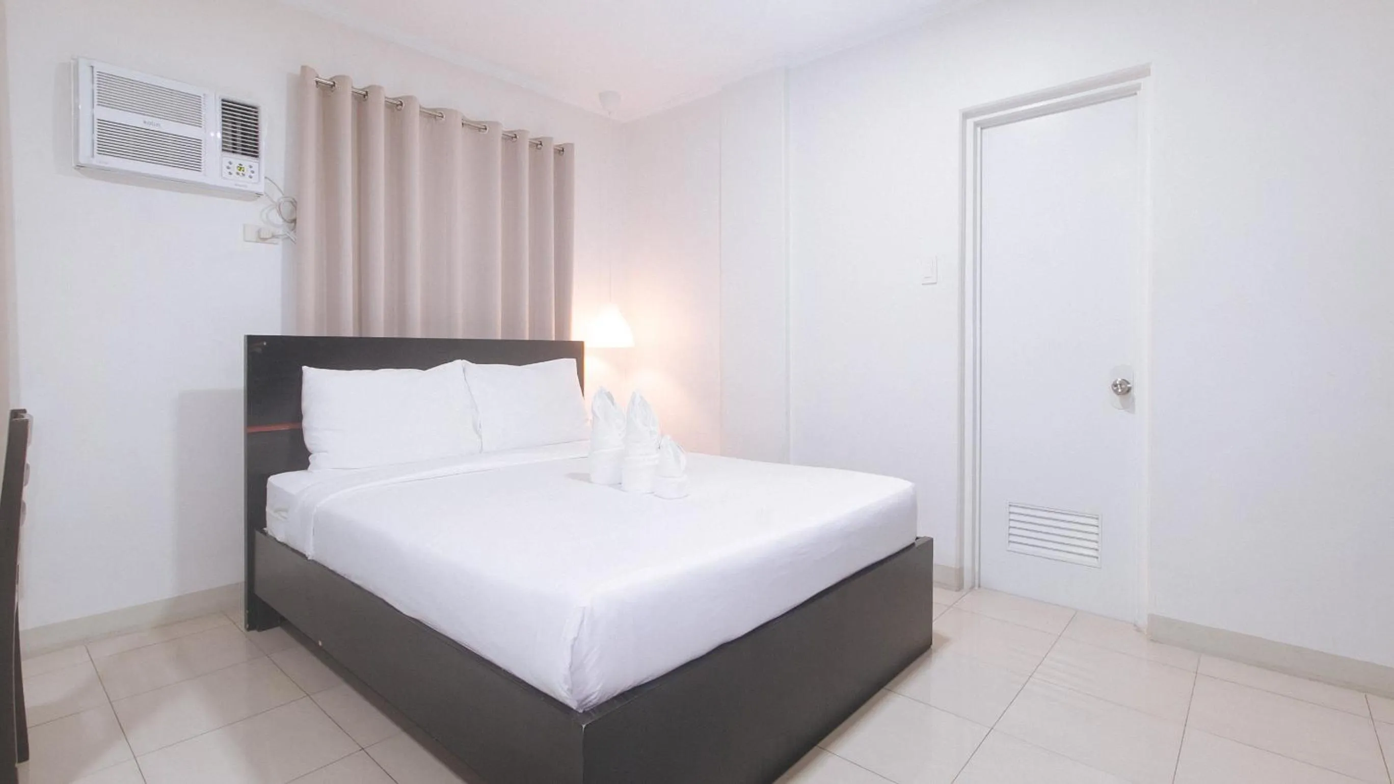 Bed in UrbanView at Evangelista Street Makati