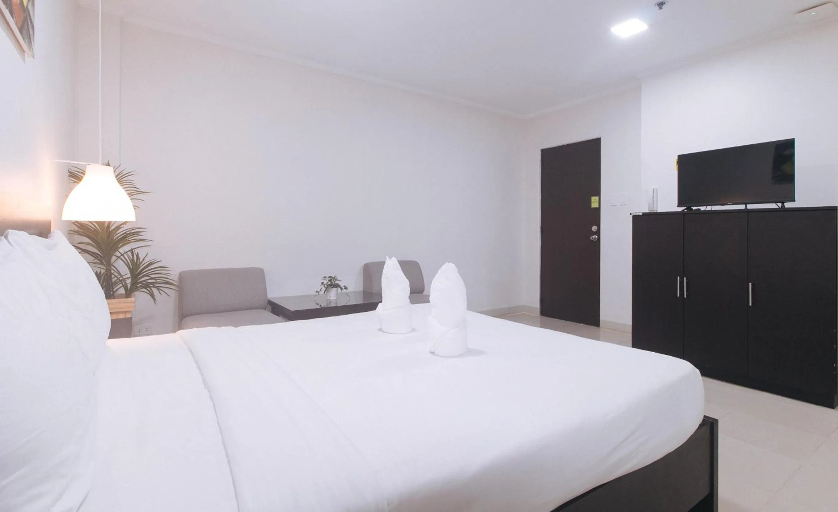 Bed in UrbanView at Evangelista Street Makati