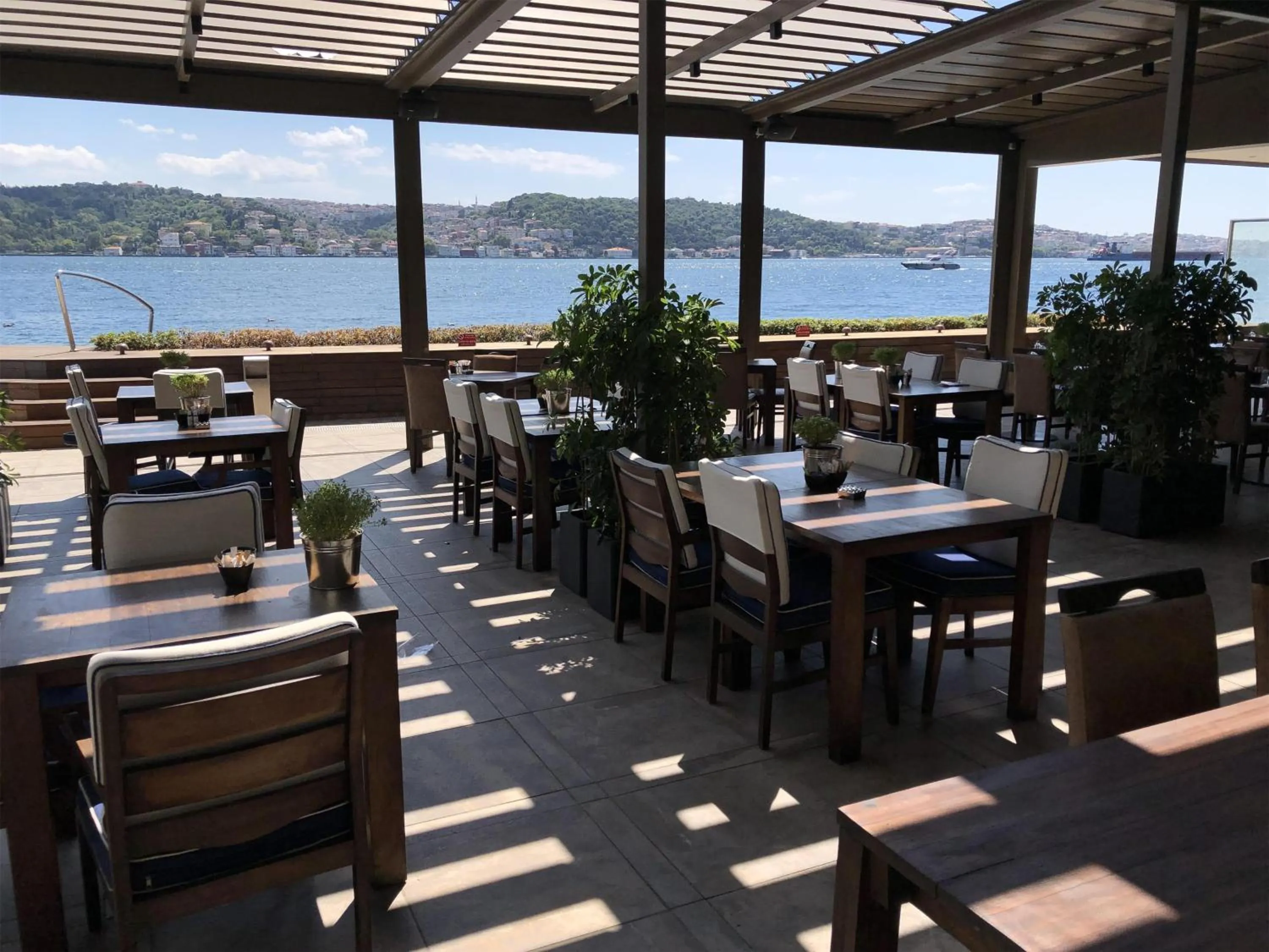 Restaurant/places to eat in Radisson Blu Bosphorus Hotel