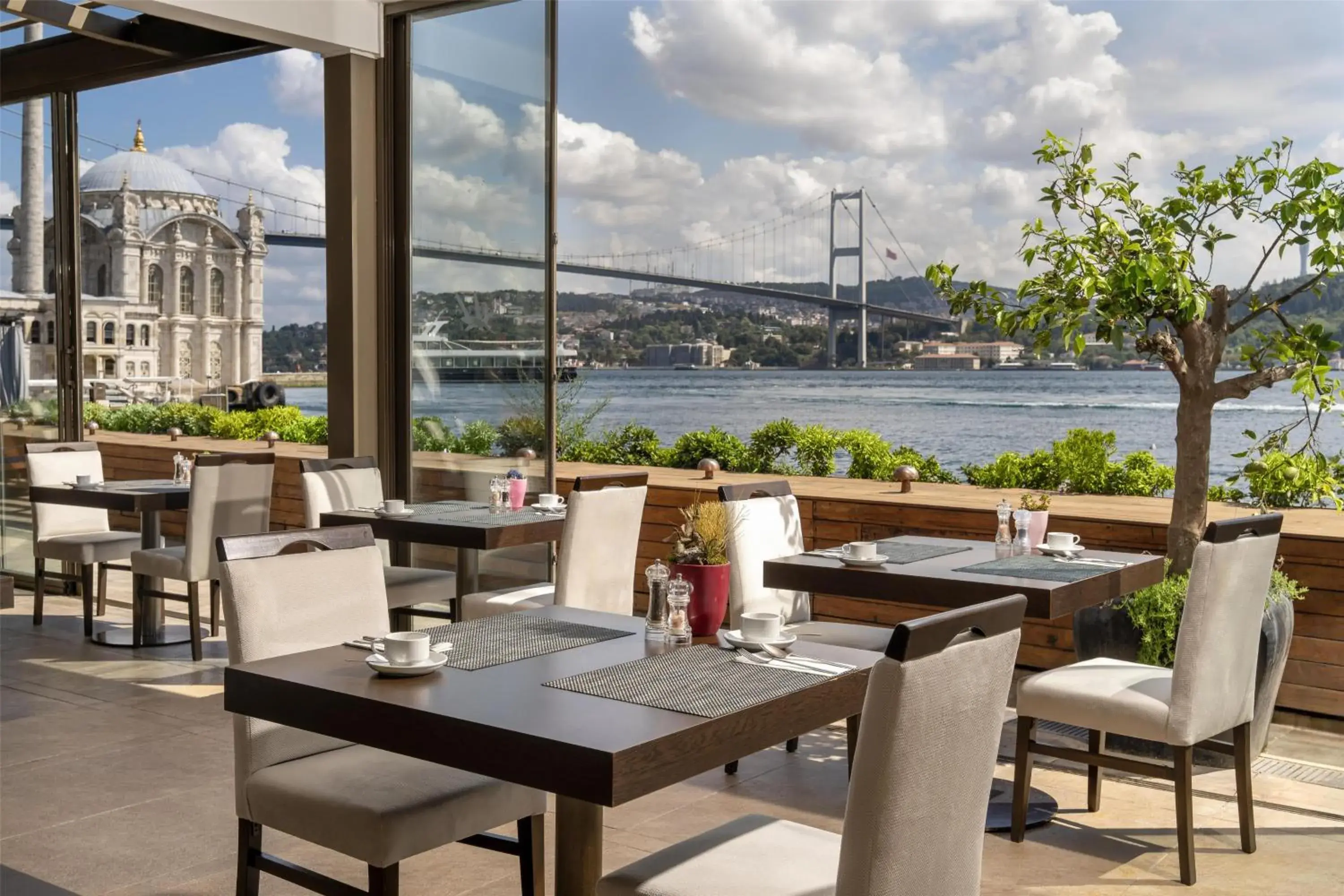 Restaurant/places to eat in Radisson Blu Bosphorus Hotel Restaurant/places to eat in Radisson Blu Bosphorus Hotel