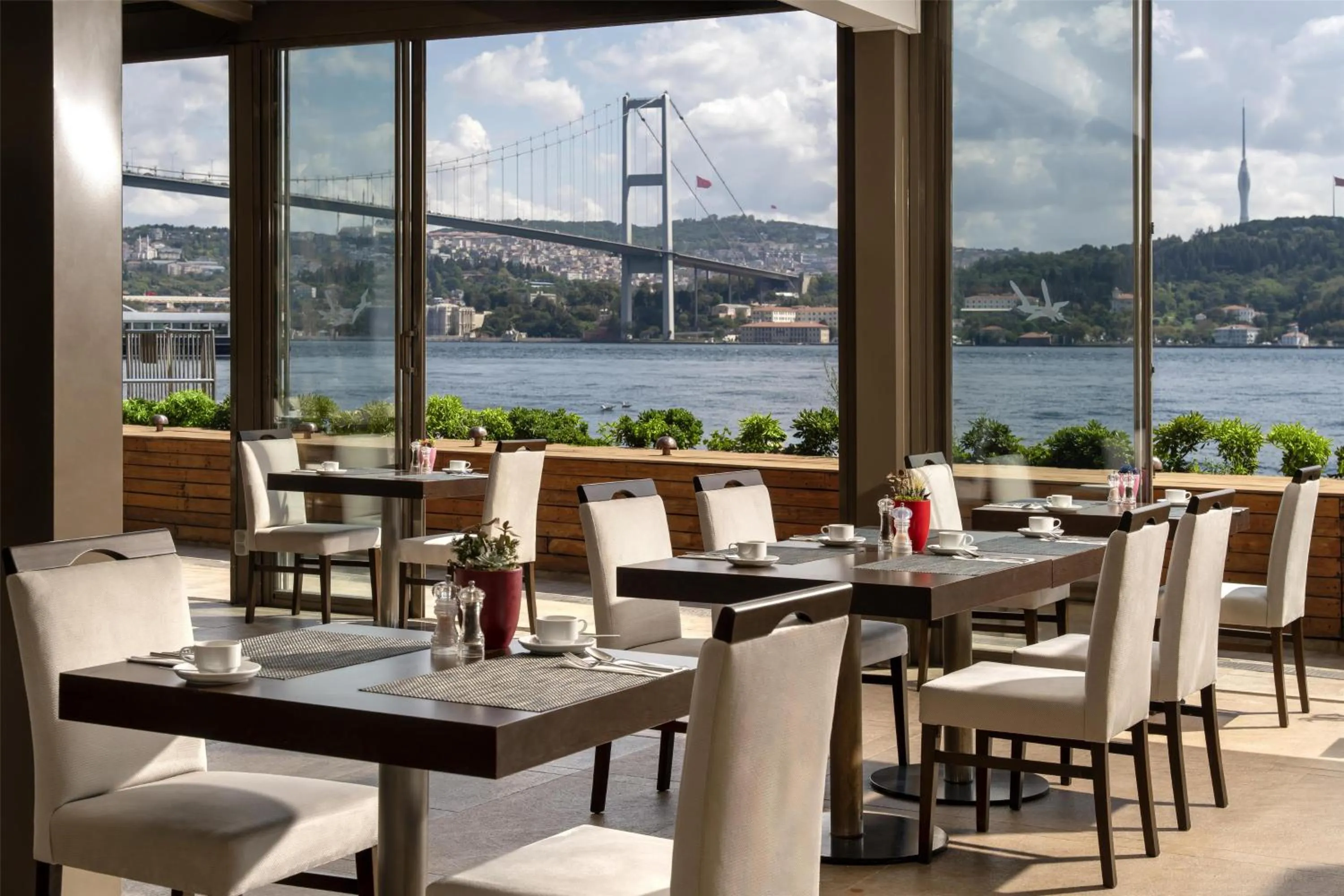 Restaurant/places to eat in Radisson Blu Bosphorus Hotel