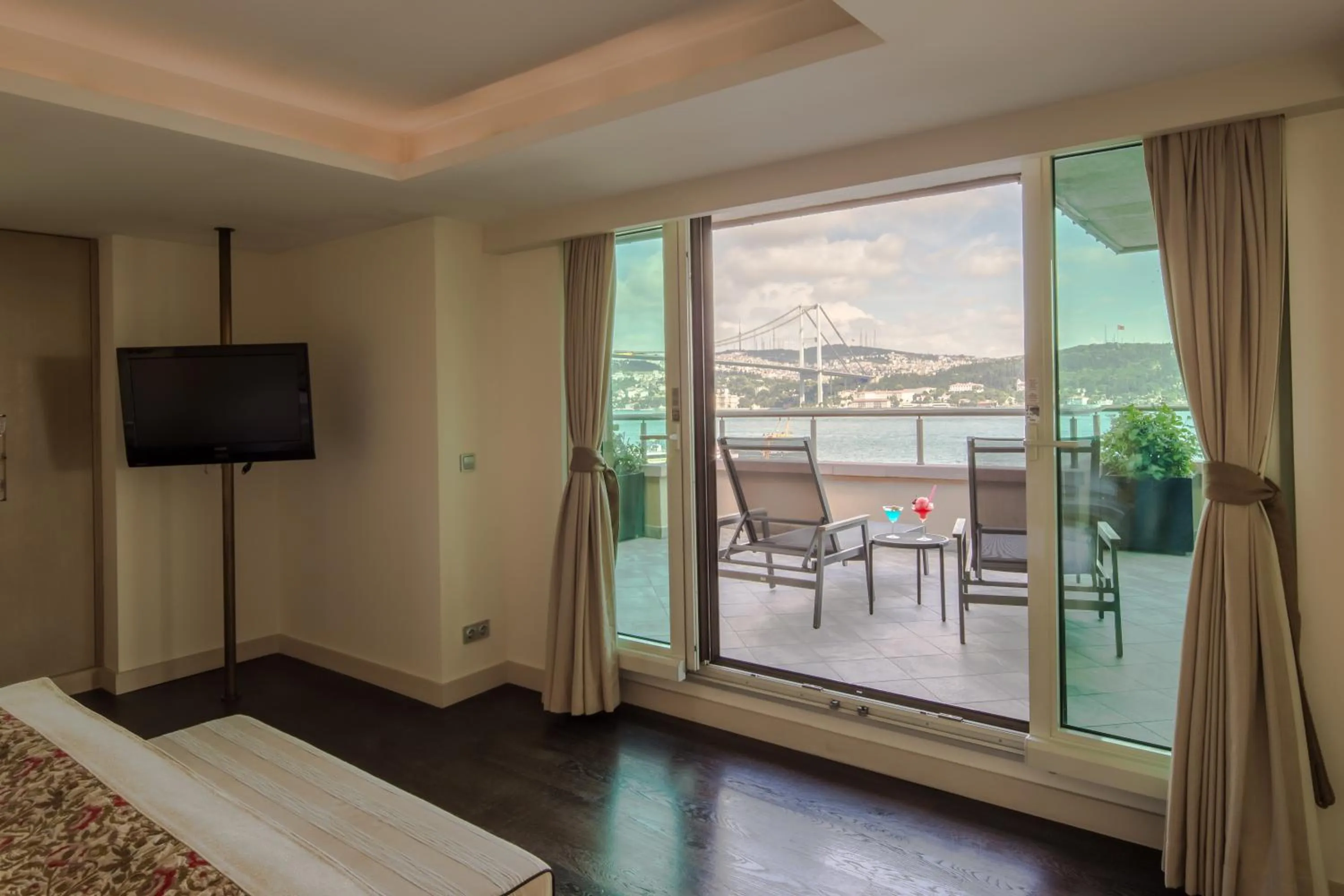 Balcony/Terrace, Bed in Radisson Blu Bosphorus Hotel