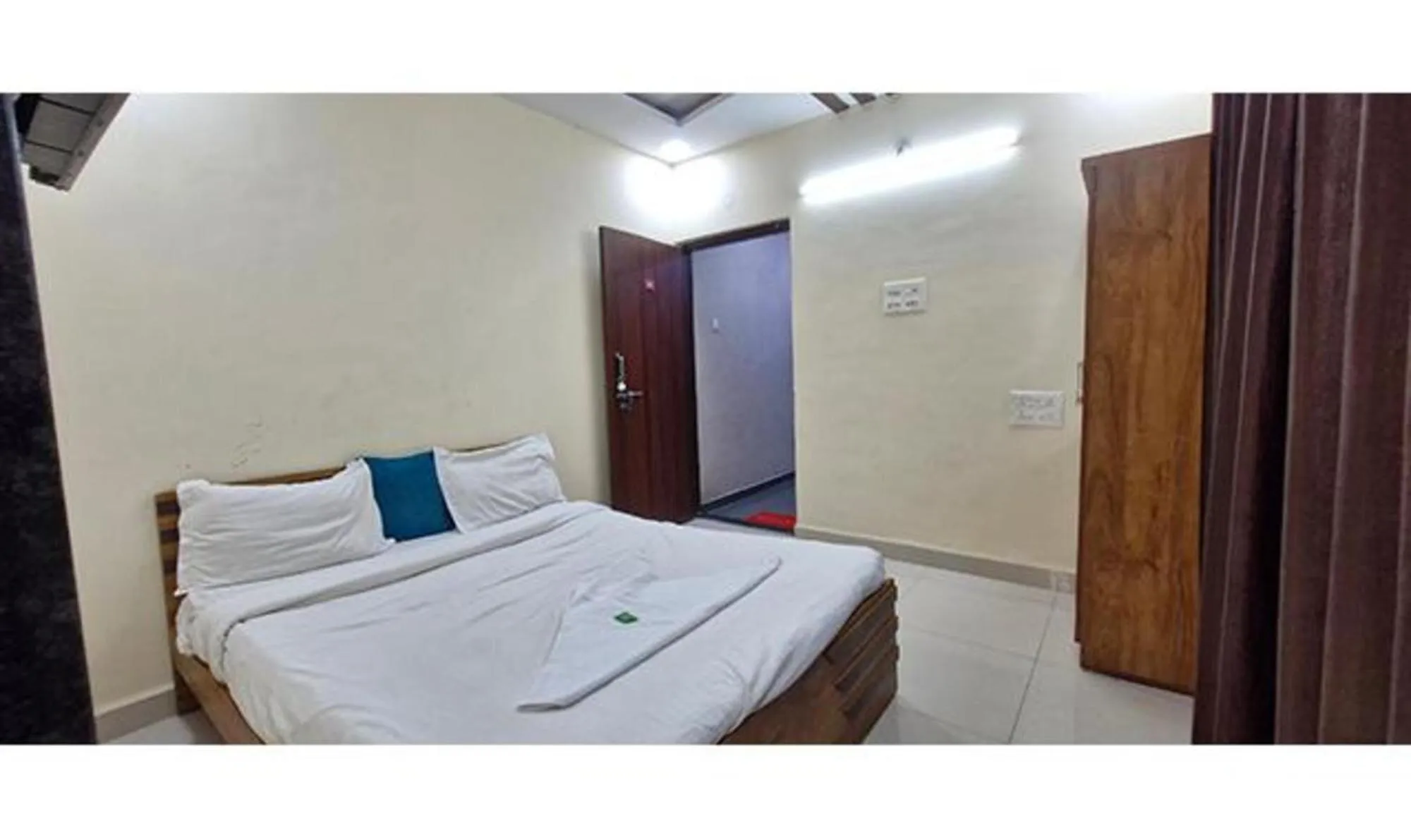 Bed in Via White House I