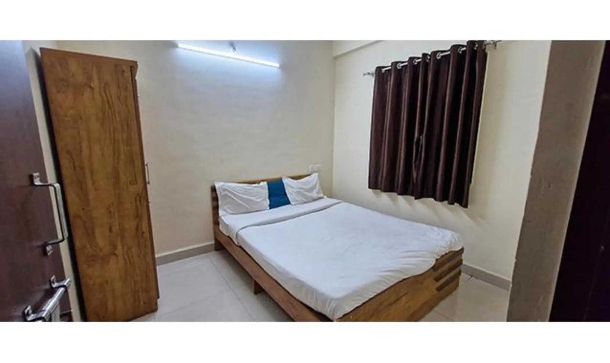 Bed in Via White House I