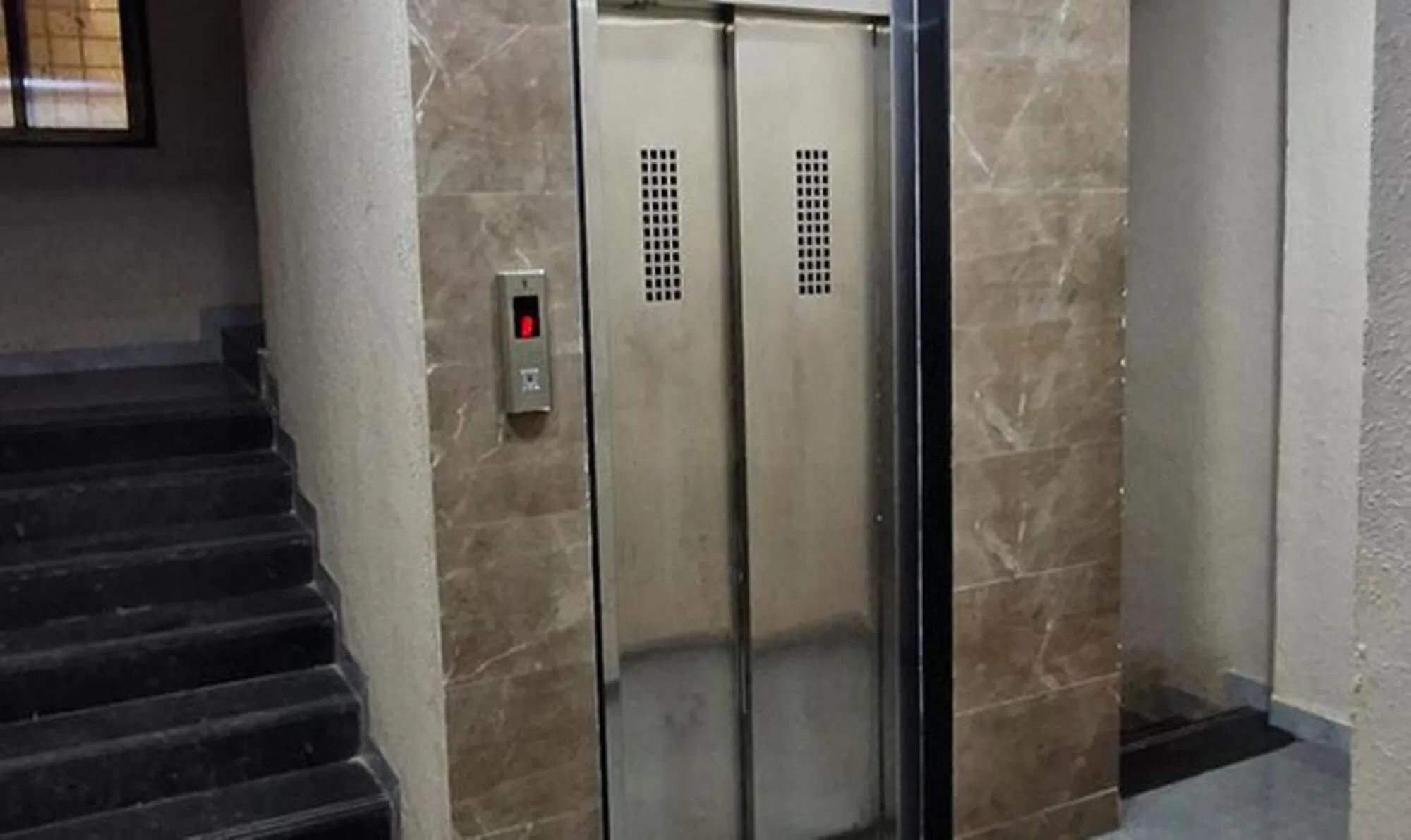 elevator in Via White House I
