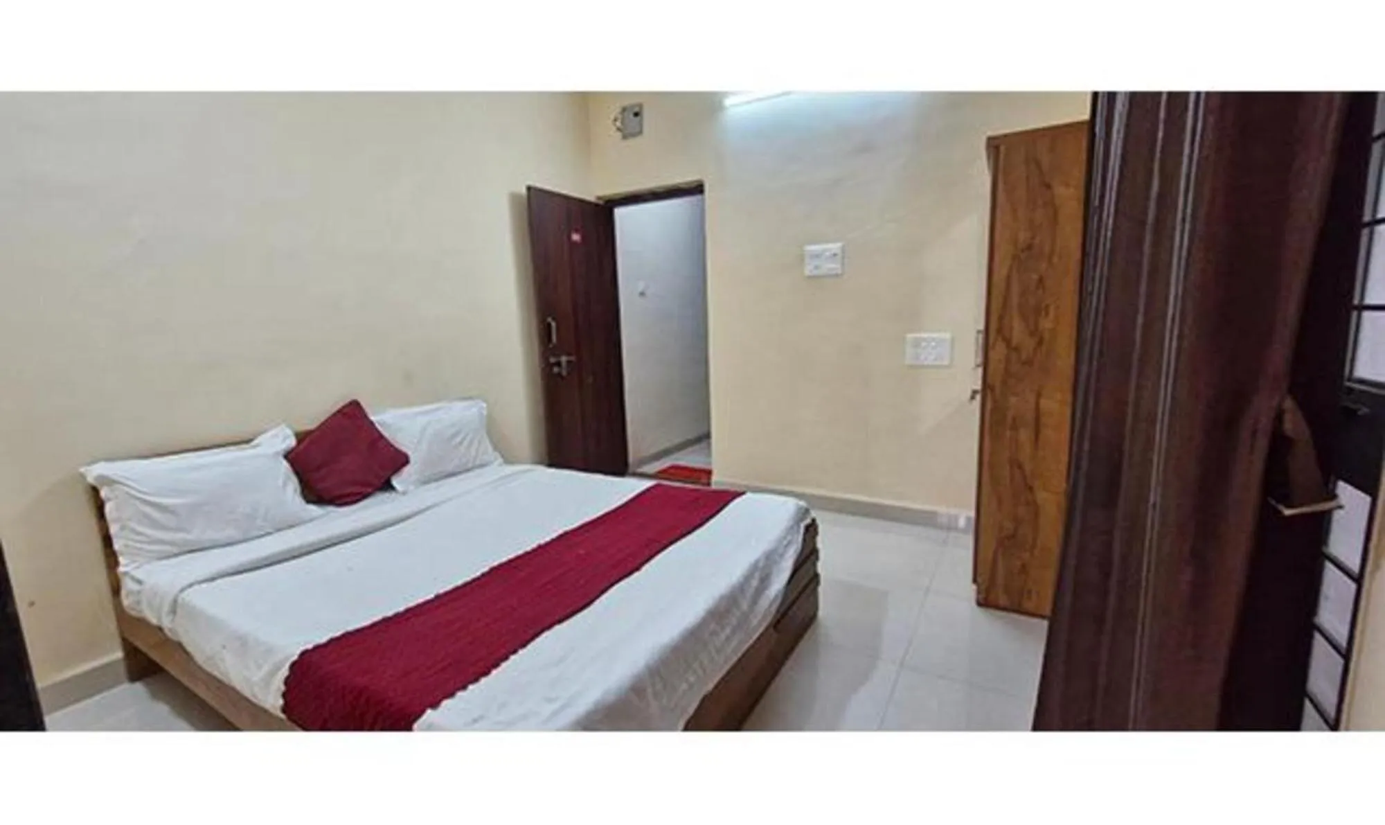 Bed in Via White House I