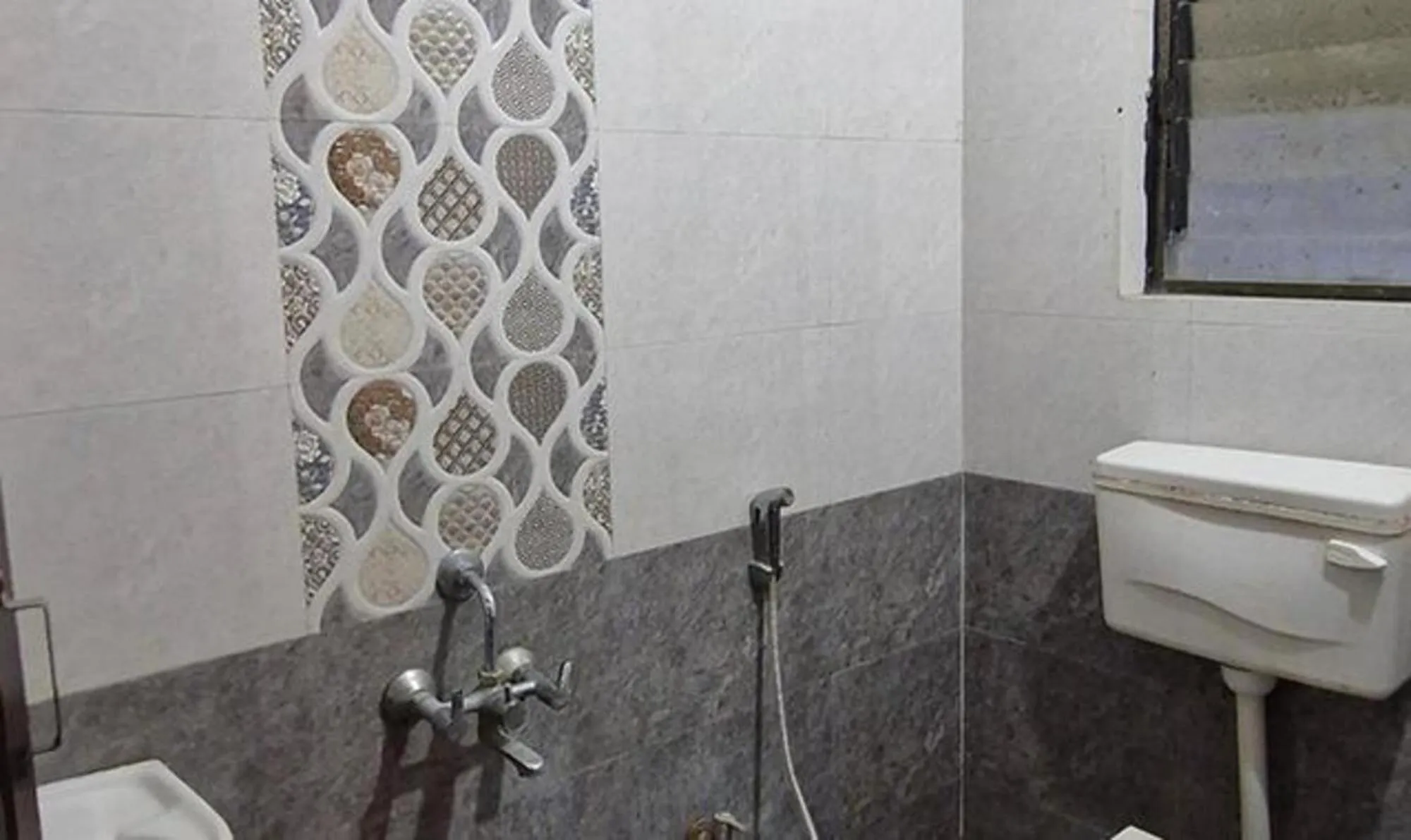 Bathroom in Via White House I