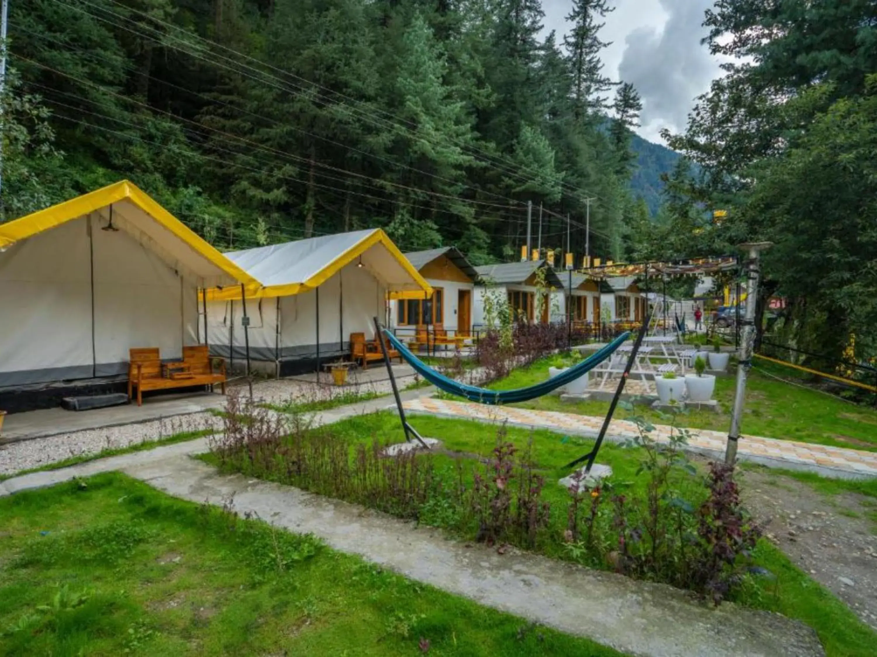 Property building in The Hosteller Kasol, Riverside Property building in The Hosteller Kasol, Riverside