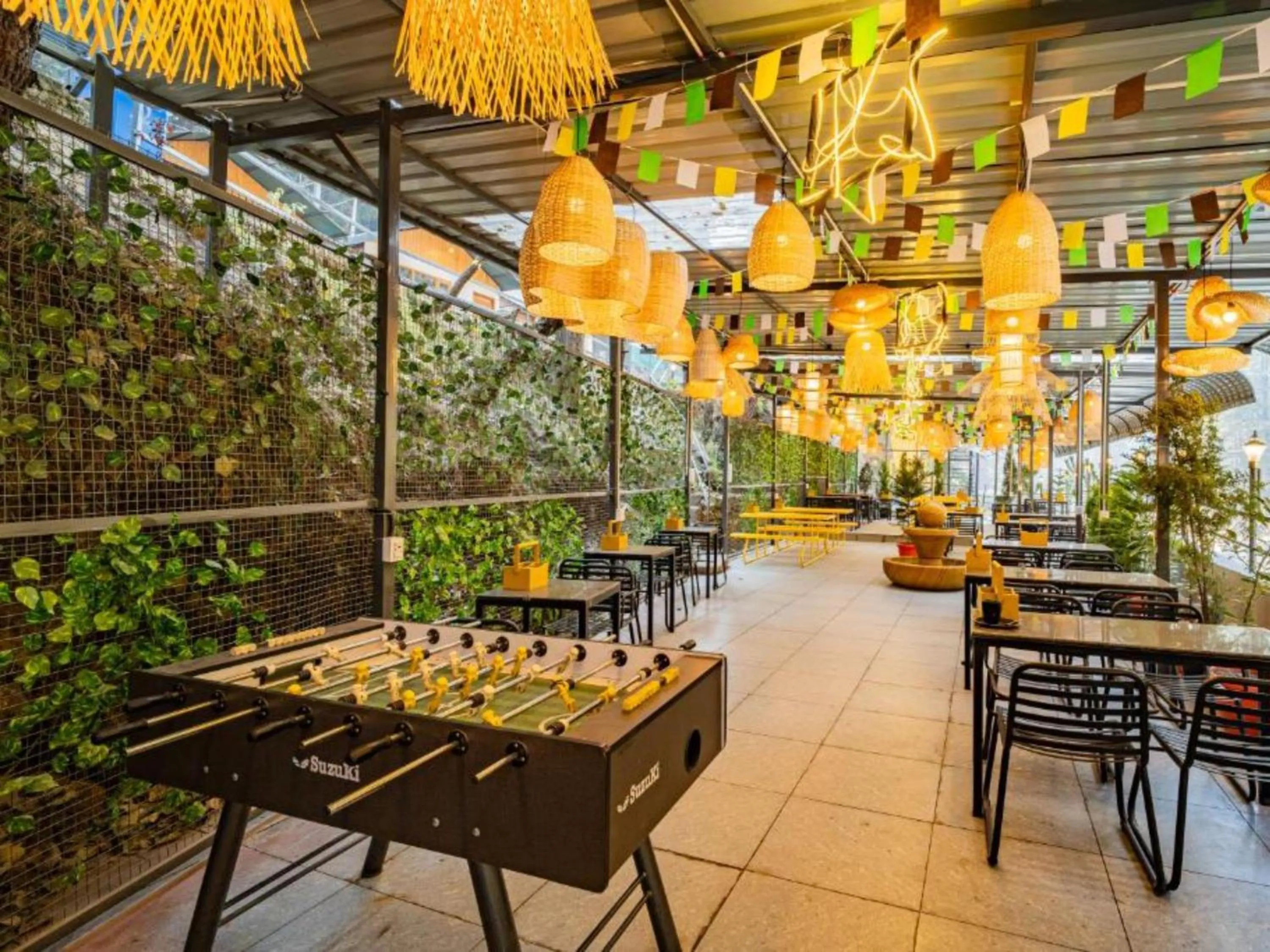 Restaurant/places to eat in The Hosteller Kasol, Riverside