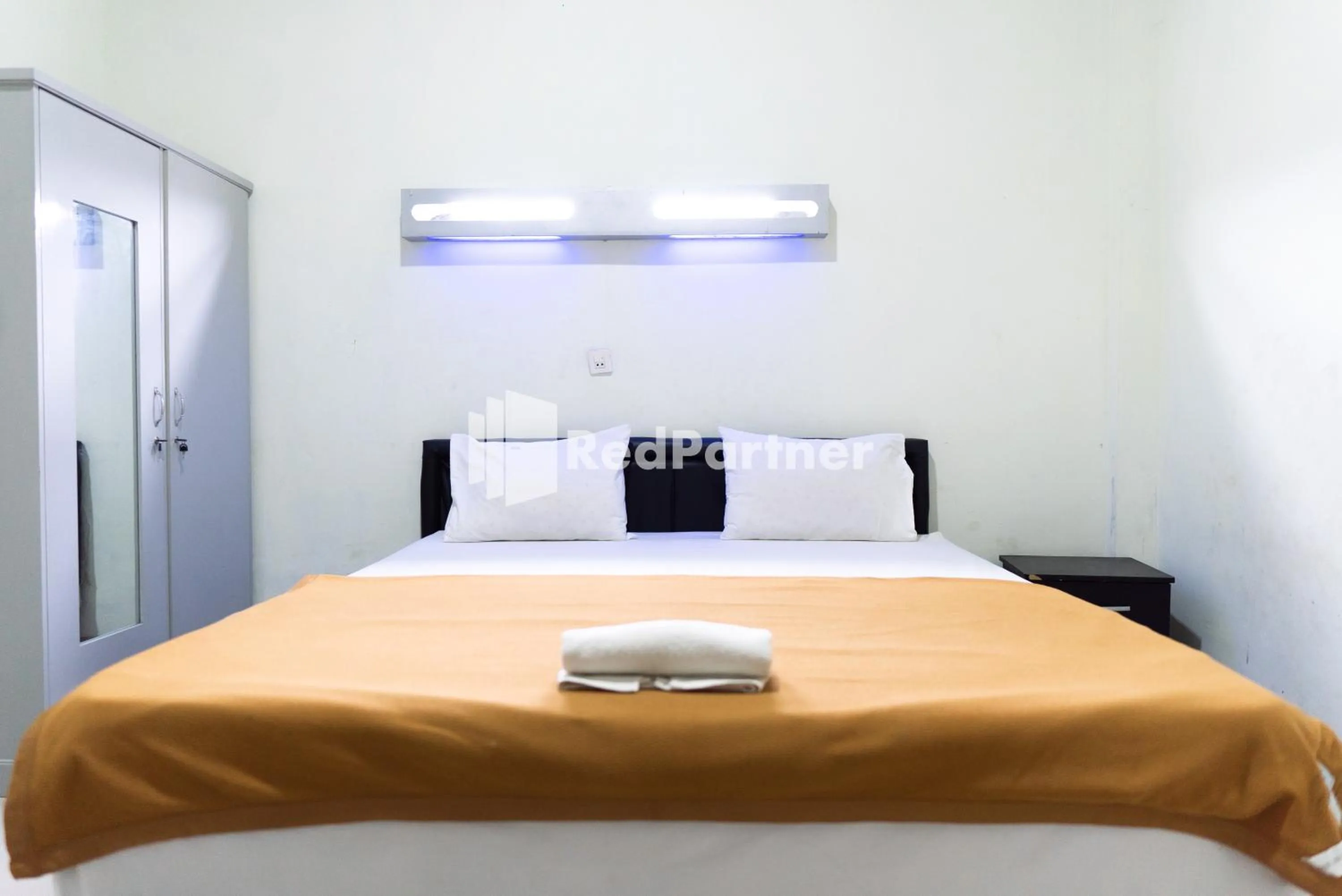 Bedroom, Bed in Wisma Aini Syariah Lampung Mitra RedDoorz