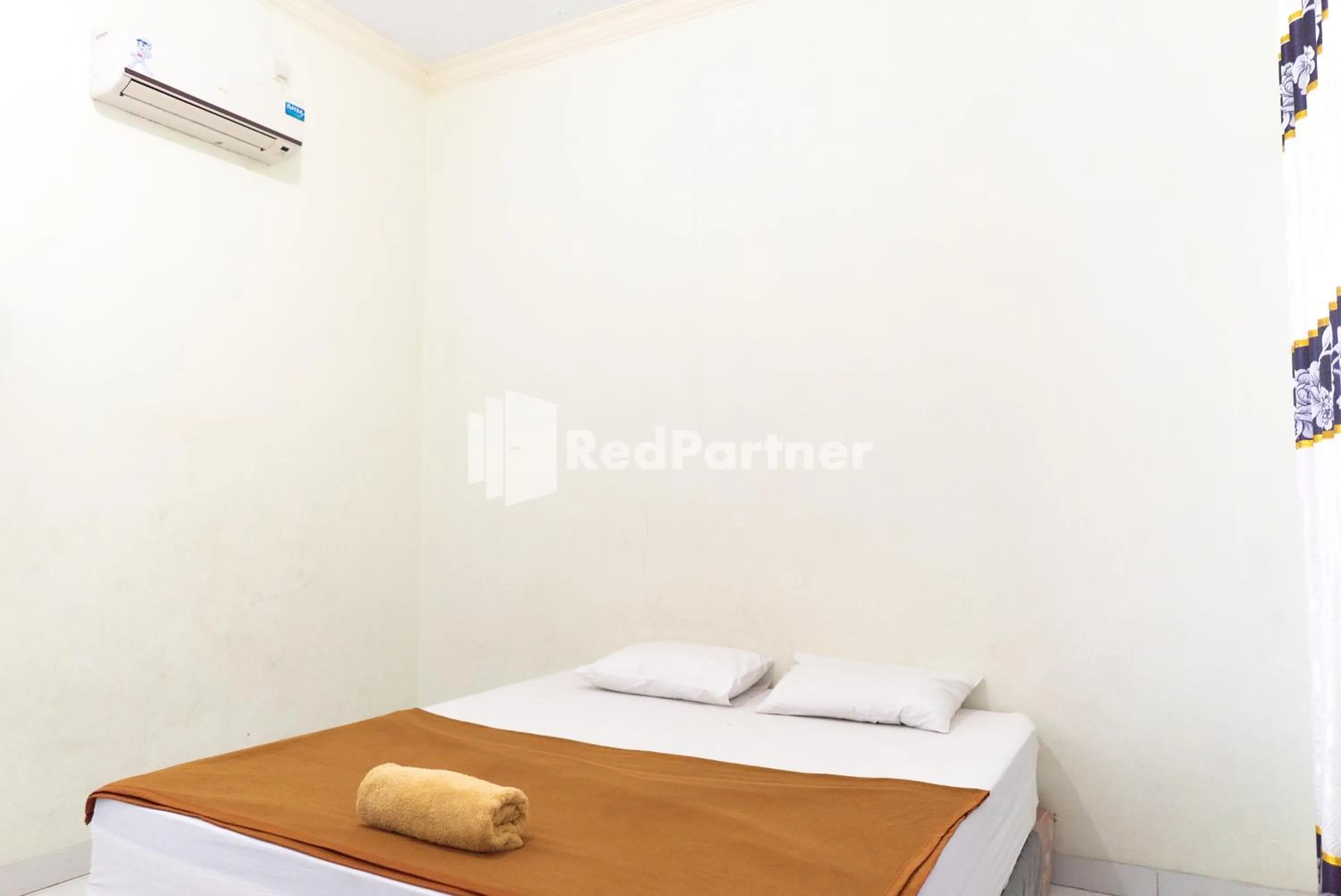 Bedroom, Bed in Wisma Aini Syariah Lampung Mitra RedDoorz