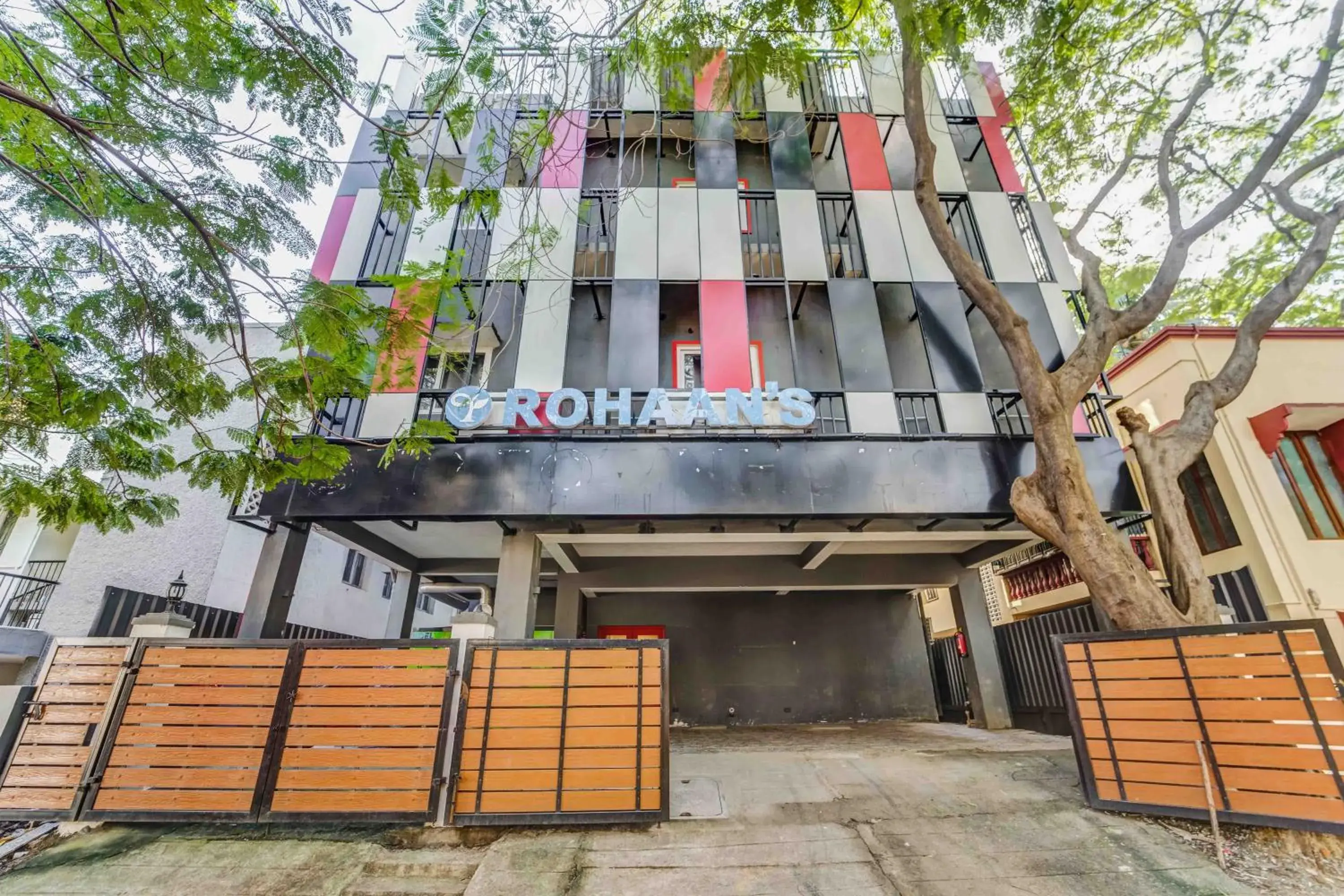 Property building in Rohaan Inn - UPAR Hotels Ashok Nagar Property building in Rohaan Inn - UPAR Hotels Ashok Nagar