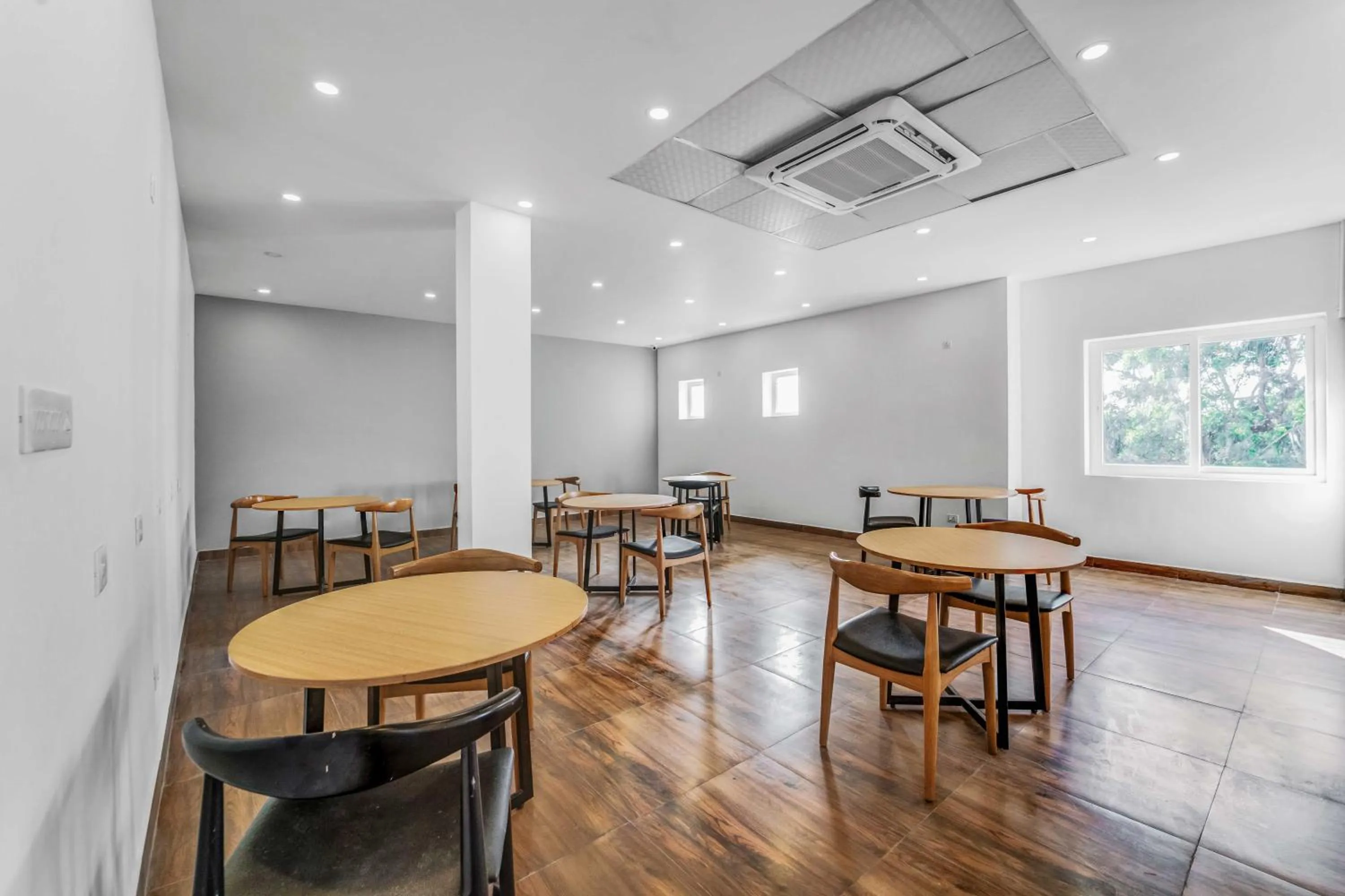 Dining area in Rohaan Inn - UPAR Hotels Ashok Nagar