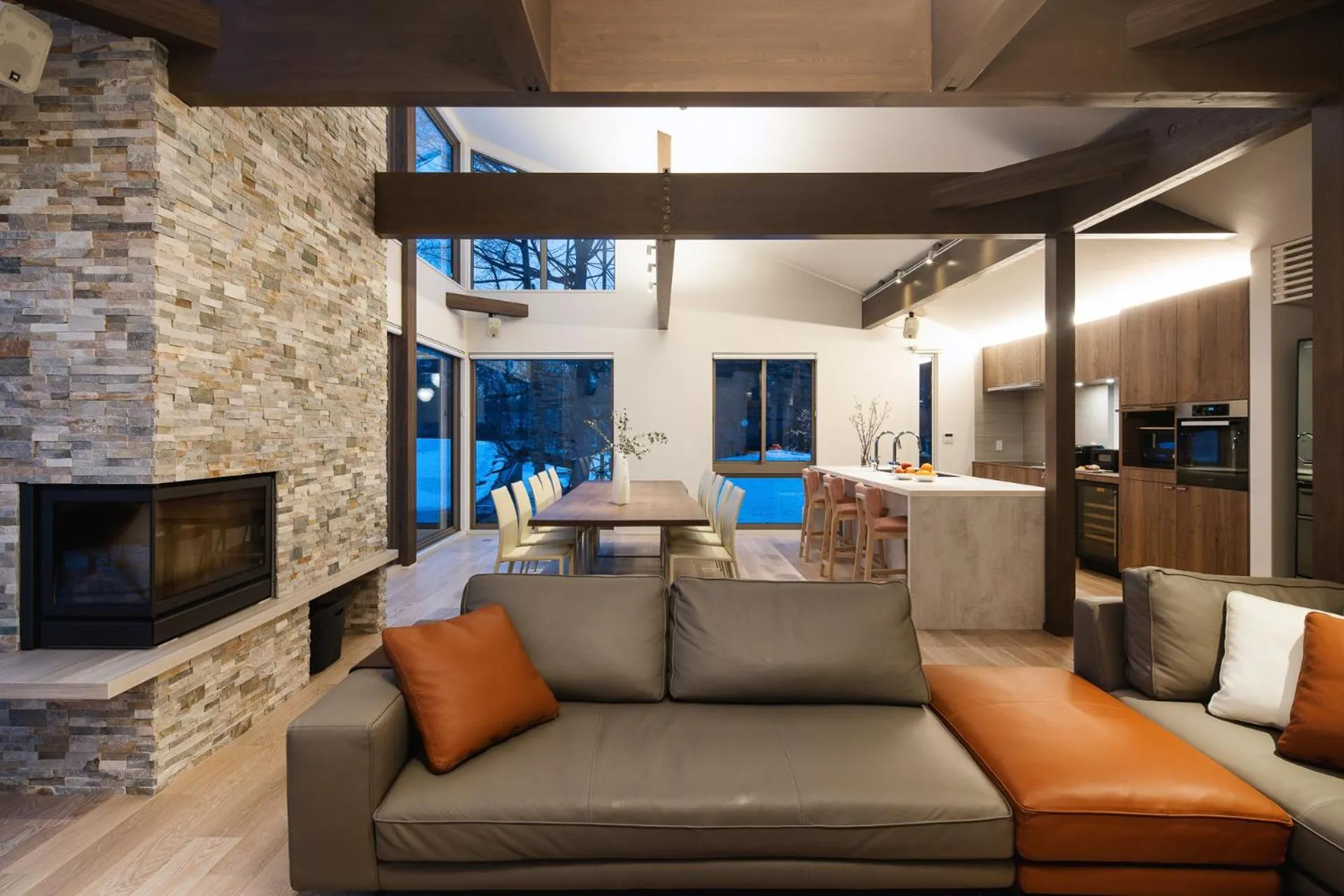 Living room in Silver Maple Chalet by Hakuba White Fox Company