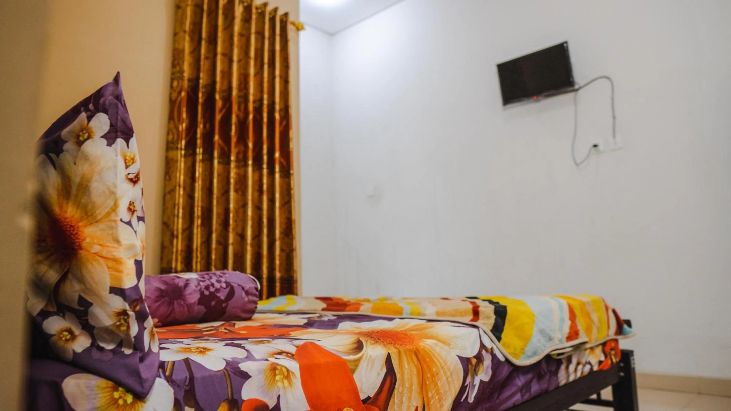 TV and multimedia, Bed in Sitiinggil Guest House Syariah