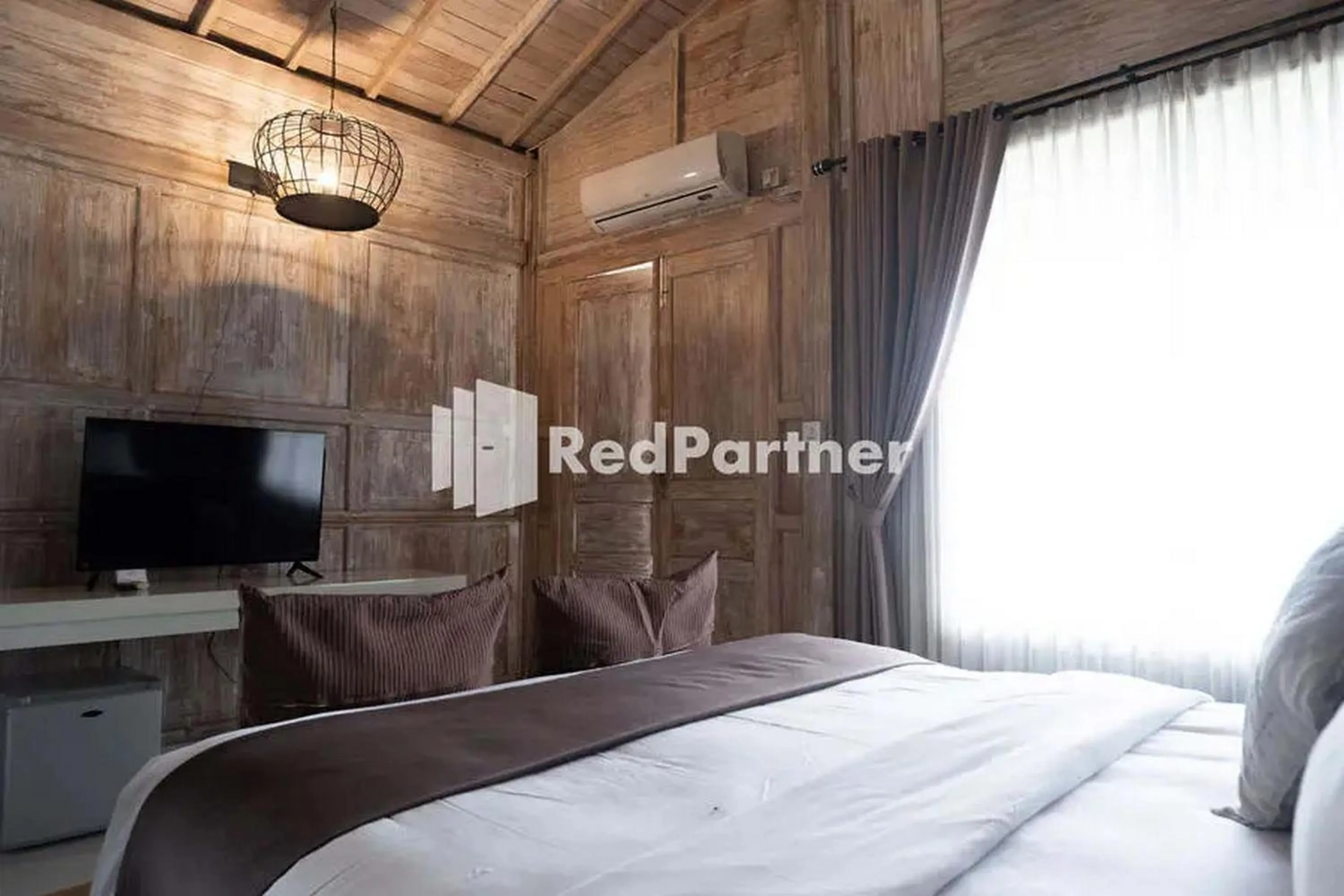 Bedroom, Bed in Sawah Joglo Boutique Villa Mitra RedDoorz