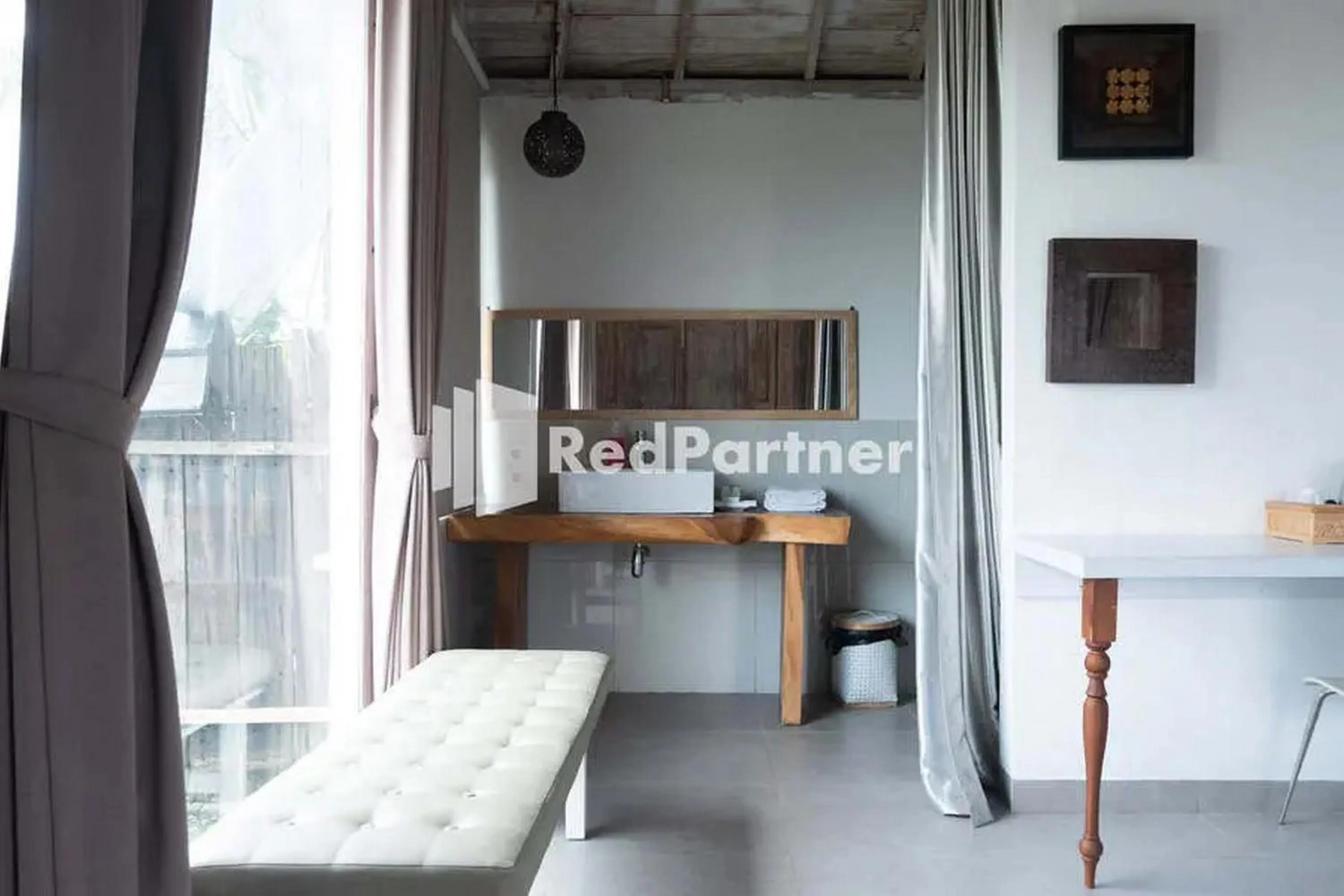 hair dresser in Sawah Joglo Boutique Villa Mitra RedDoorz