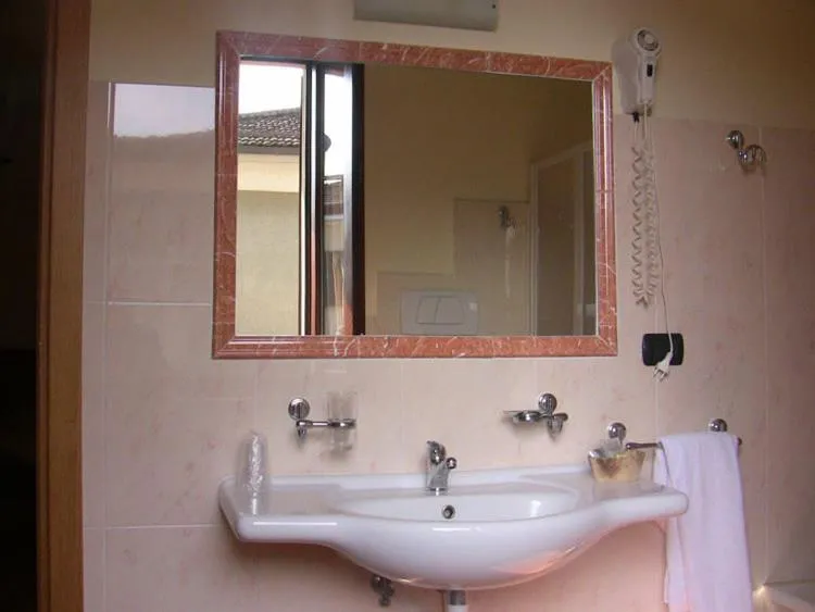 Bathroom in Hotel Picchio
