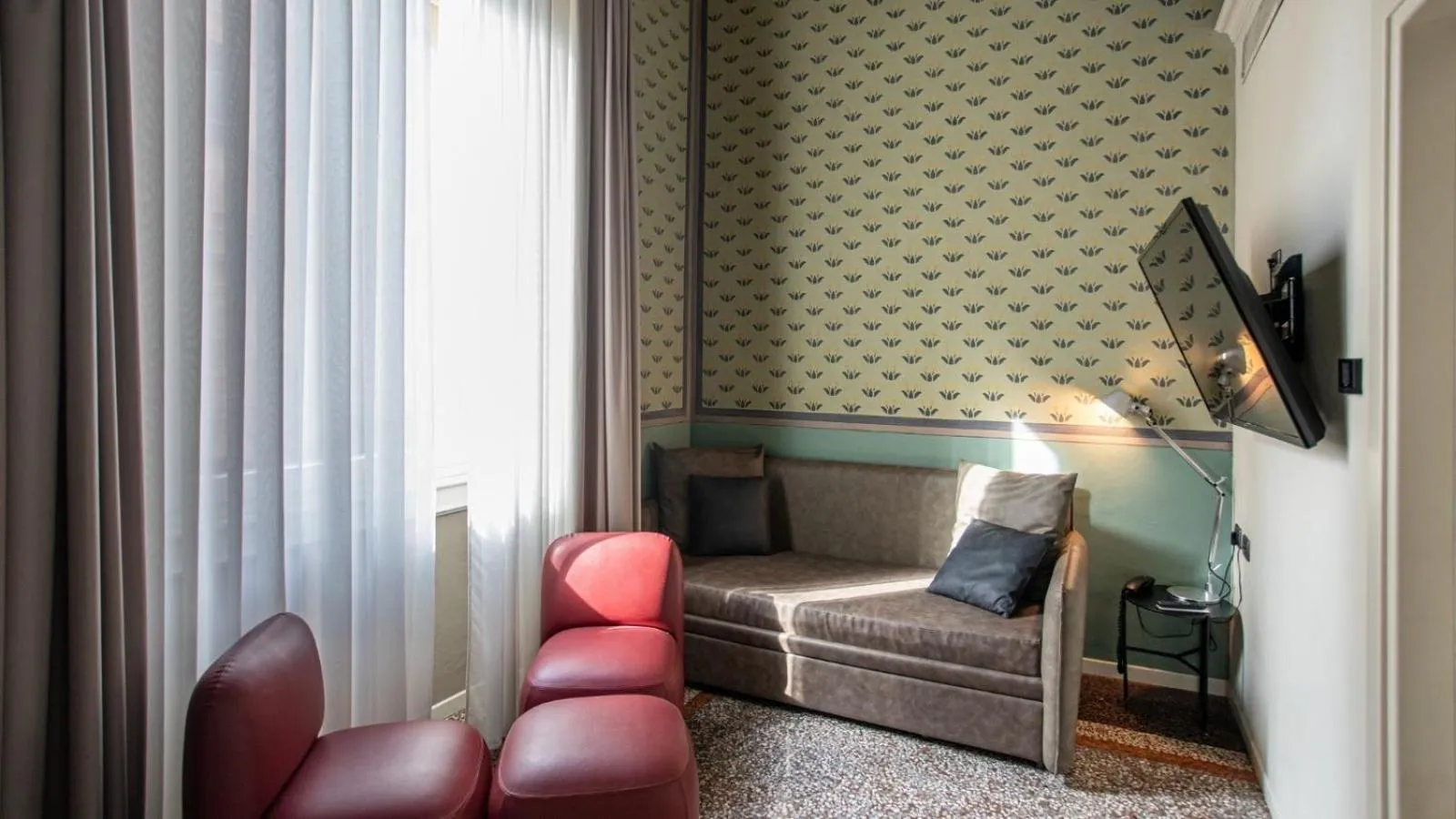 Seating area in I Portici Hotel Bologna