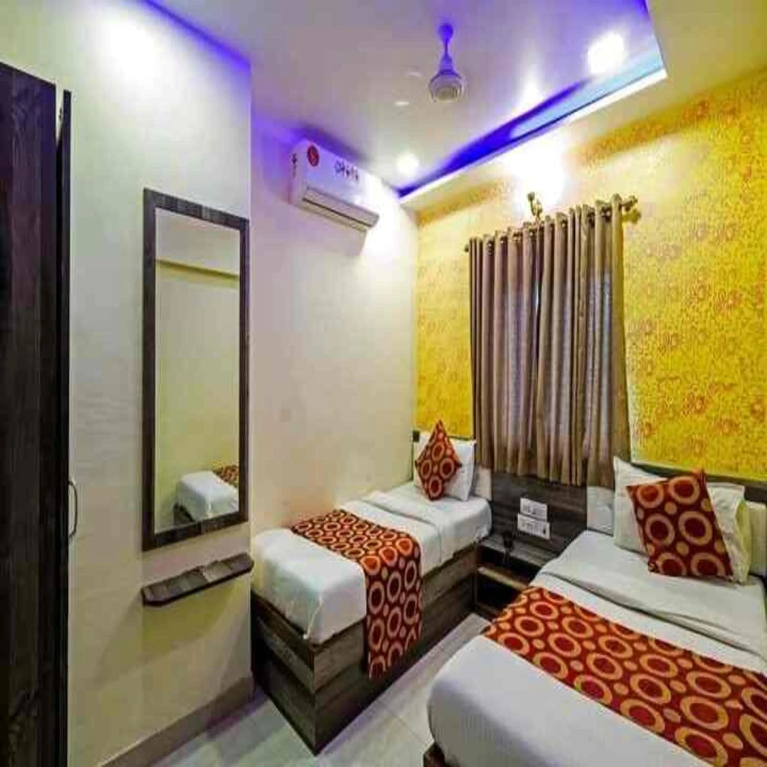 Bed in Hotel New Sarah Inn, Andheri West