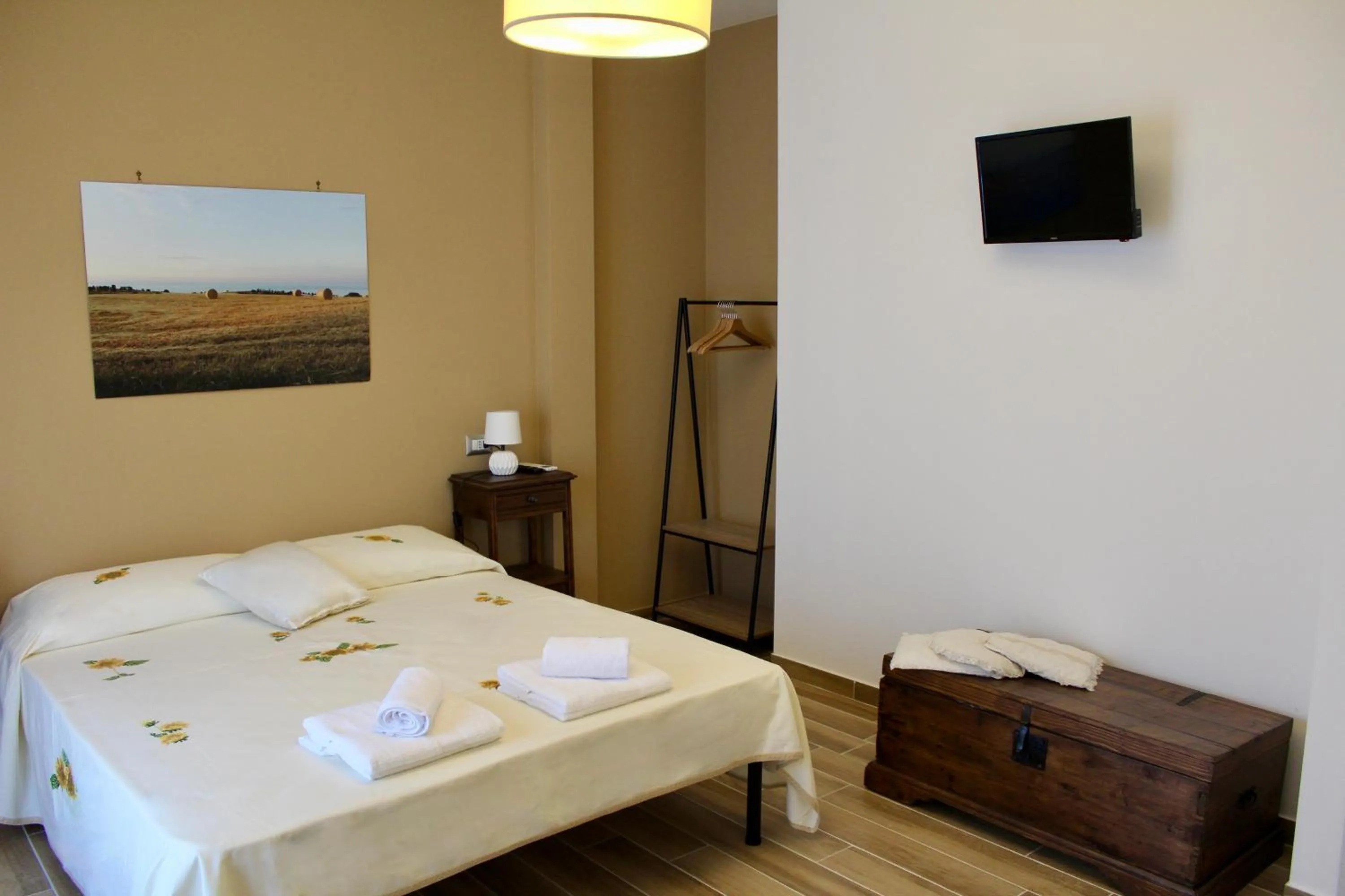 Photo of the whole room, Bed in B&B Salsedine e Girasoli