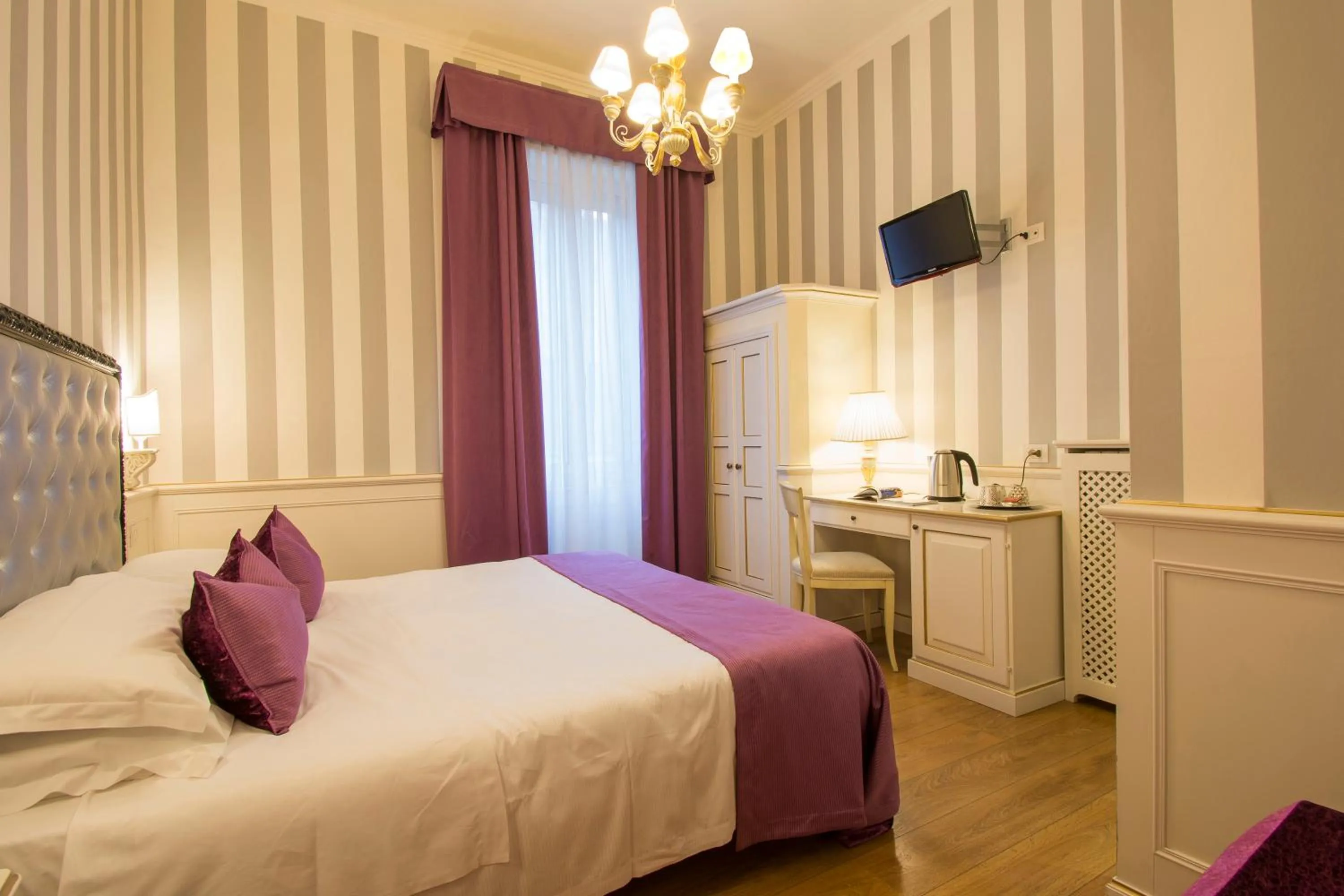 Bedroom, Bed in Hotel Pedrini
